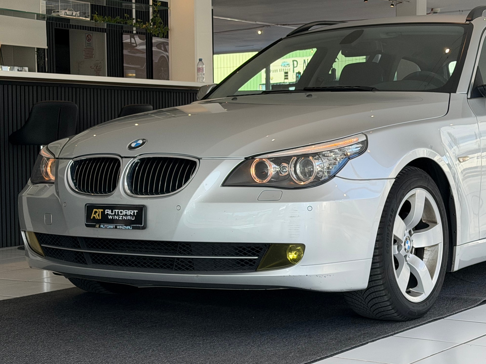BMW 525d Touring **Frisch ab MFK & Service**-showroom-element-1