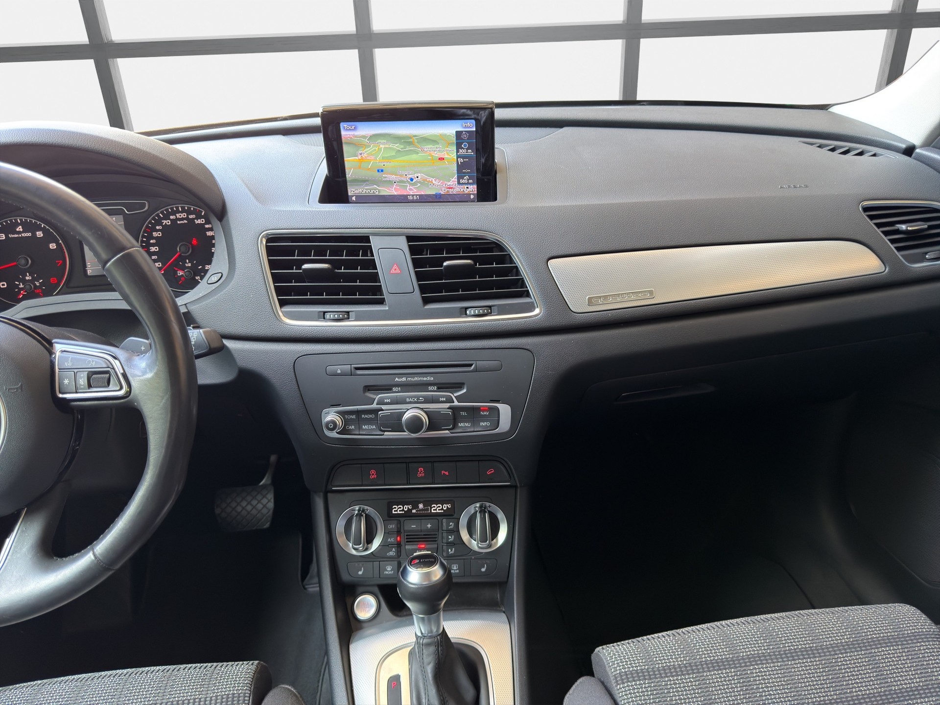 AUDI Q3 2.0 TFSI quattro S-tronic-image-9