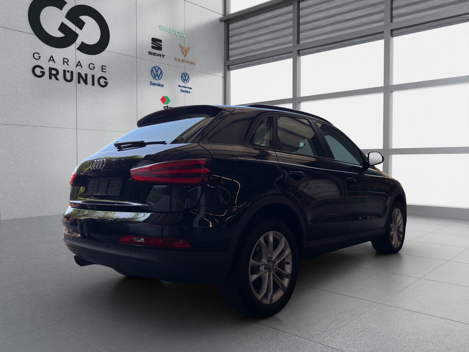 AUDI Q3 2.0 TFSI quattro S-tronic-image-5