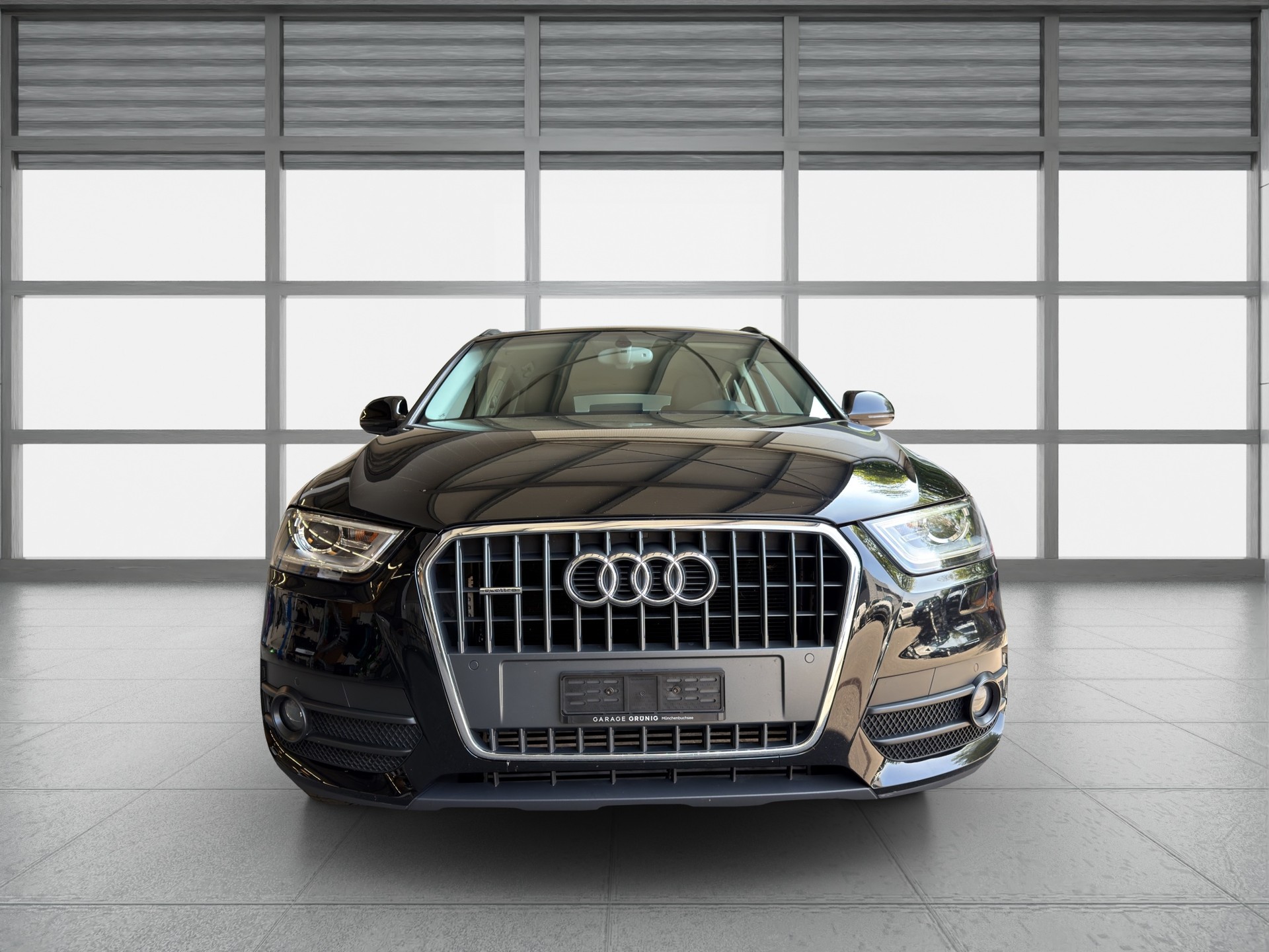 AUDI Q3 2.0 TFSI quattro S-tronic-showroom-element-1