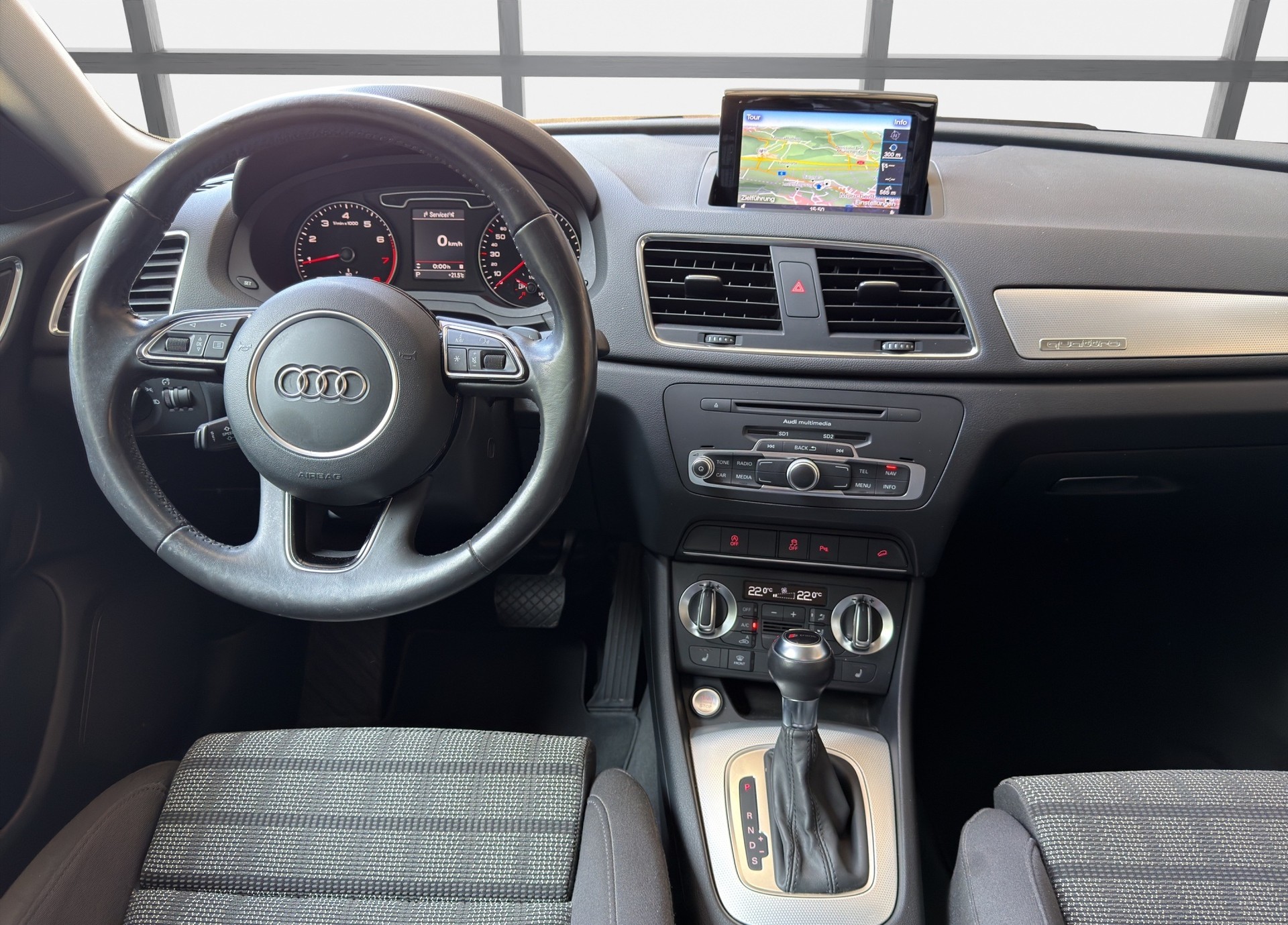 AUDI Q3 2.0 TFSI quattro S-tronic-image-7