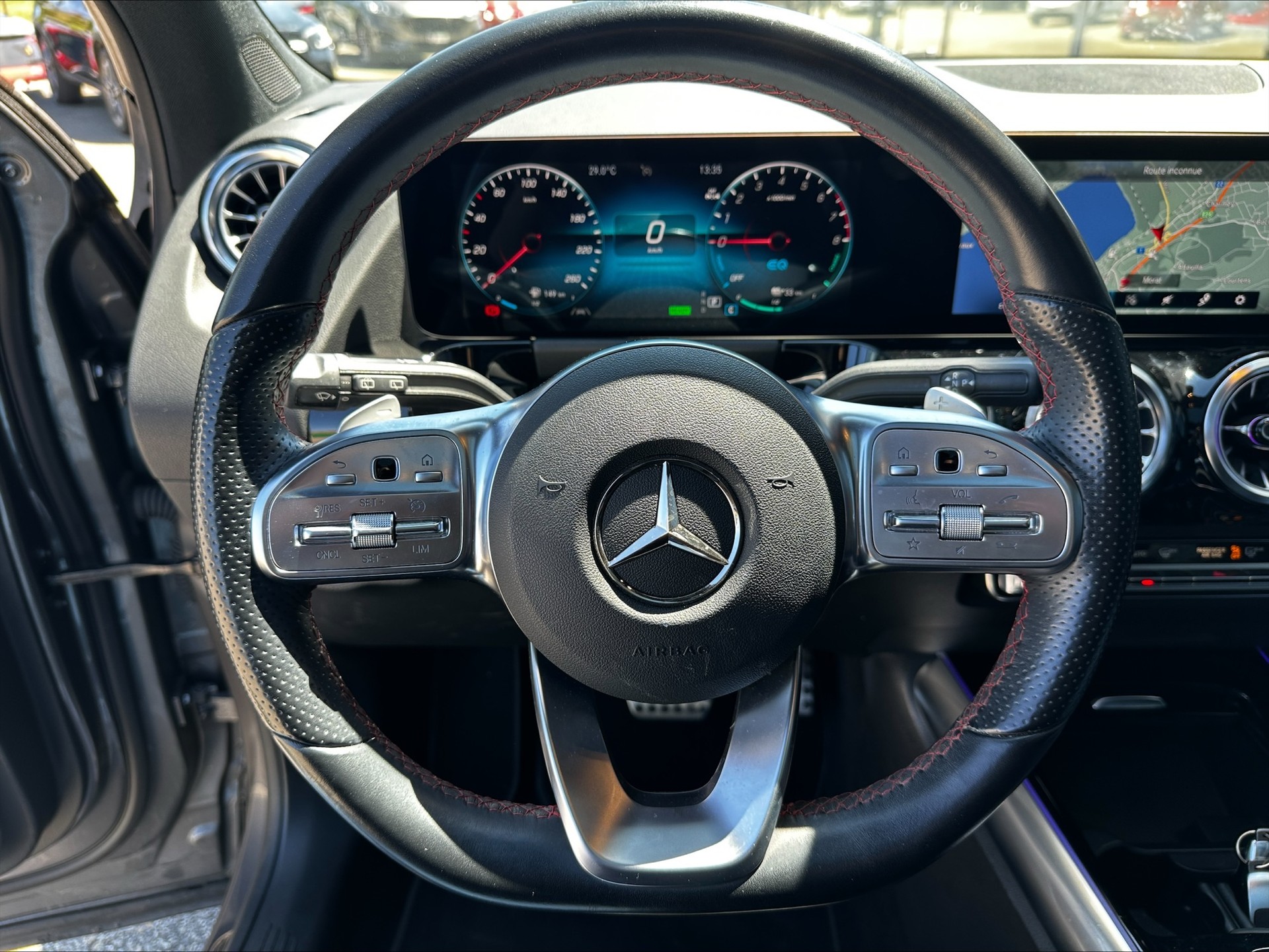 MERCEDES-BENZ GLA 250e AMG Line 8G-DCT-image-5