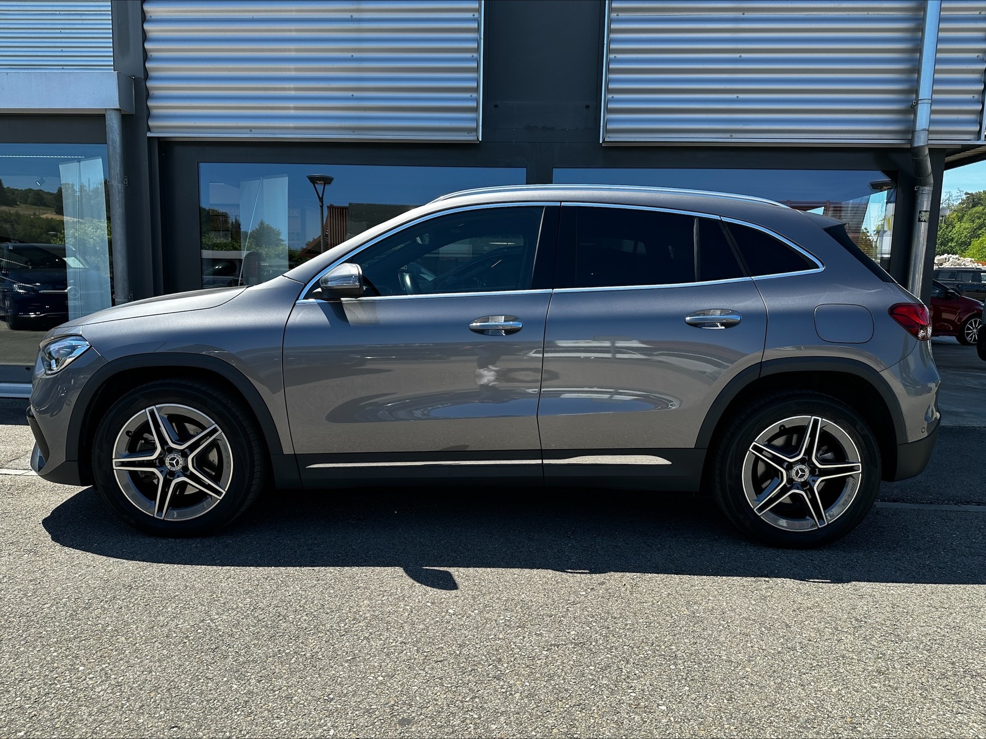 MERCEDES-BENZ GLA 250e AMG Line 8G-DCT-image-1