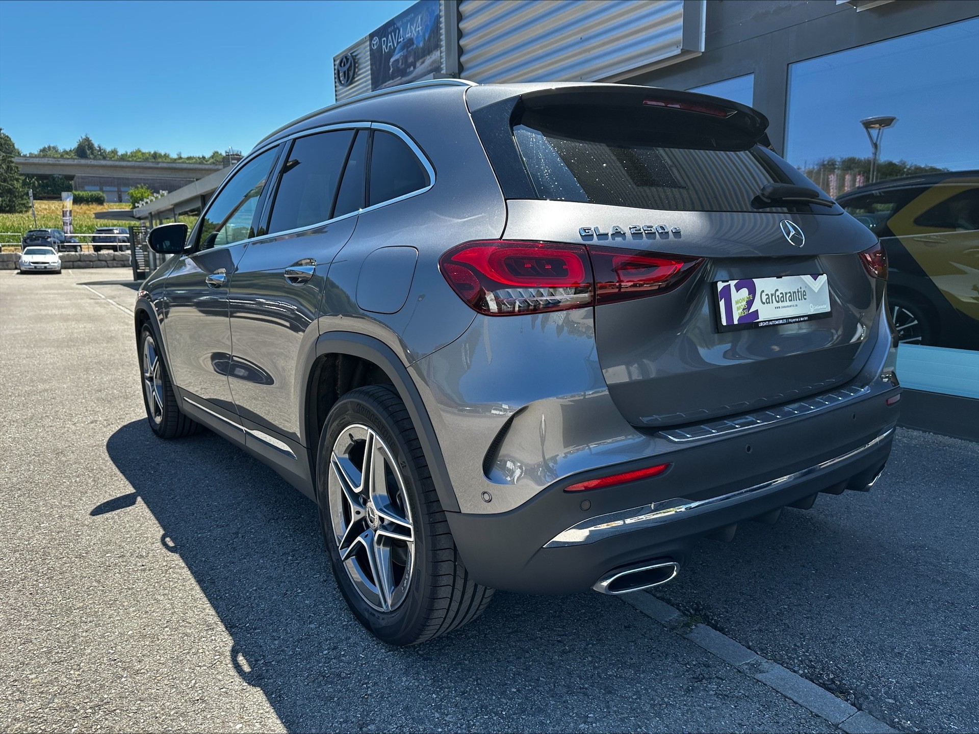 MERCEDES-BENZ GLA 250e AMG Line 8G-DCT-image-9
