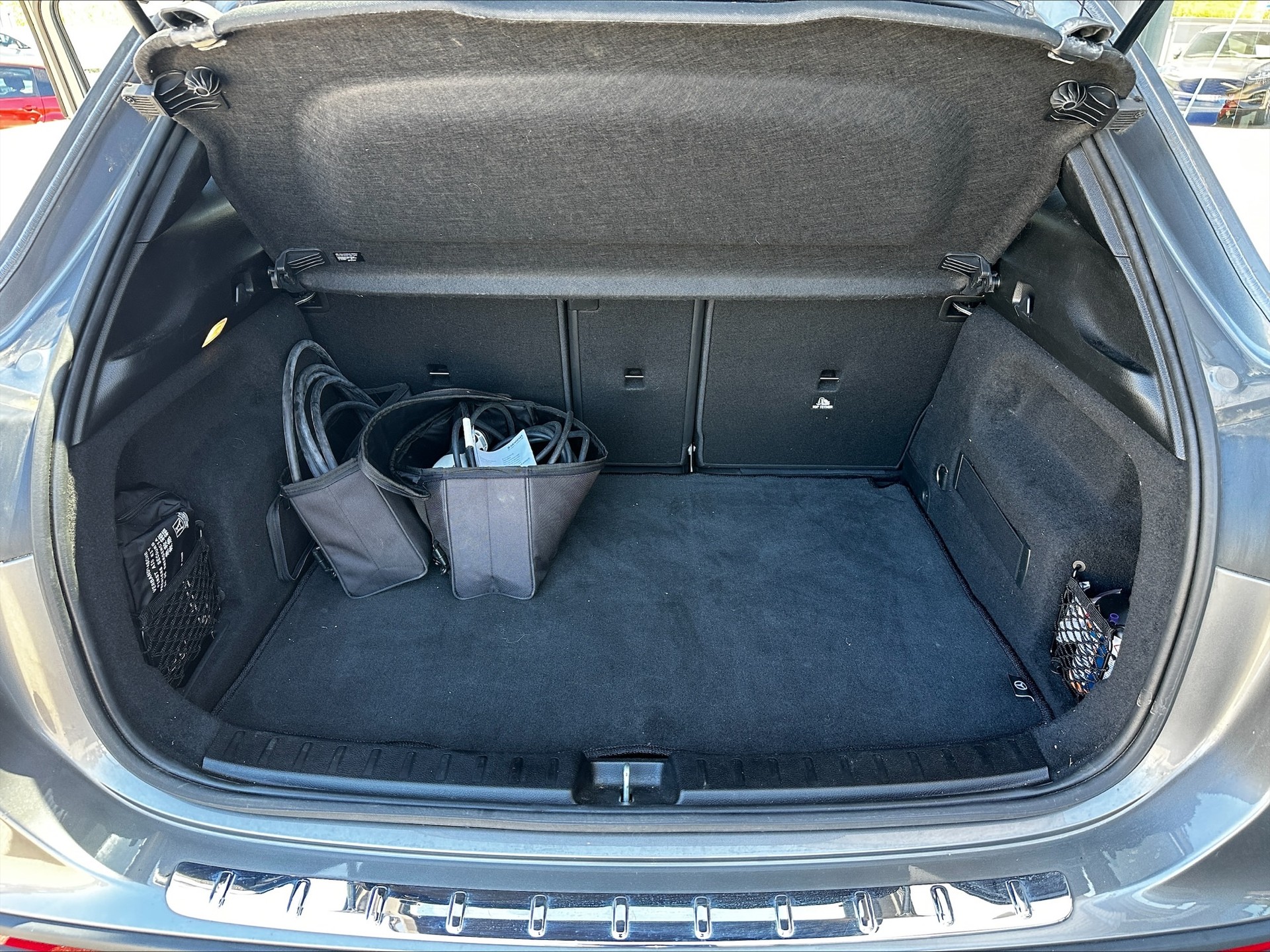 MERCEDES-BENZ GLA 250e AMG Line 8G-DCT-image-12