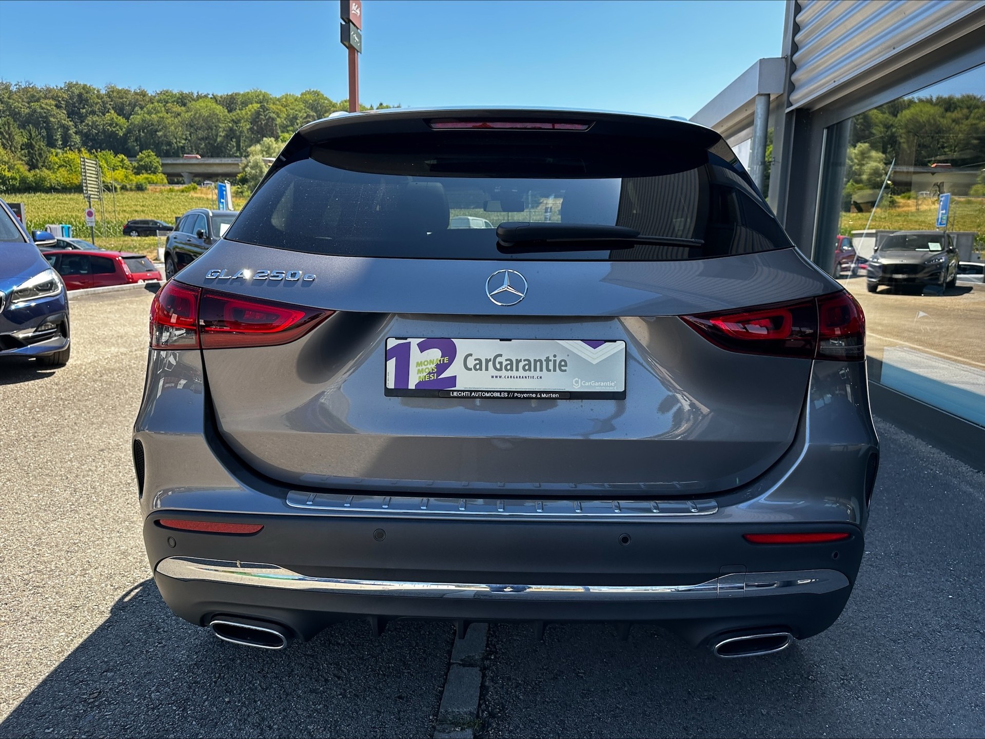 MERCEDES-BENZ GLA 250e AMG Line 8G-DCT-image-10