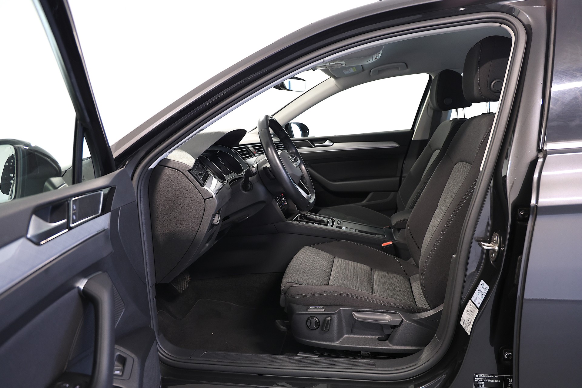 VW Passat Variant 2.0 TDI 150 Business DSG-image-5