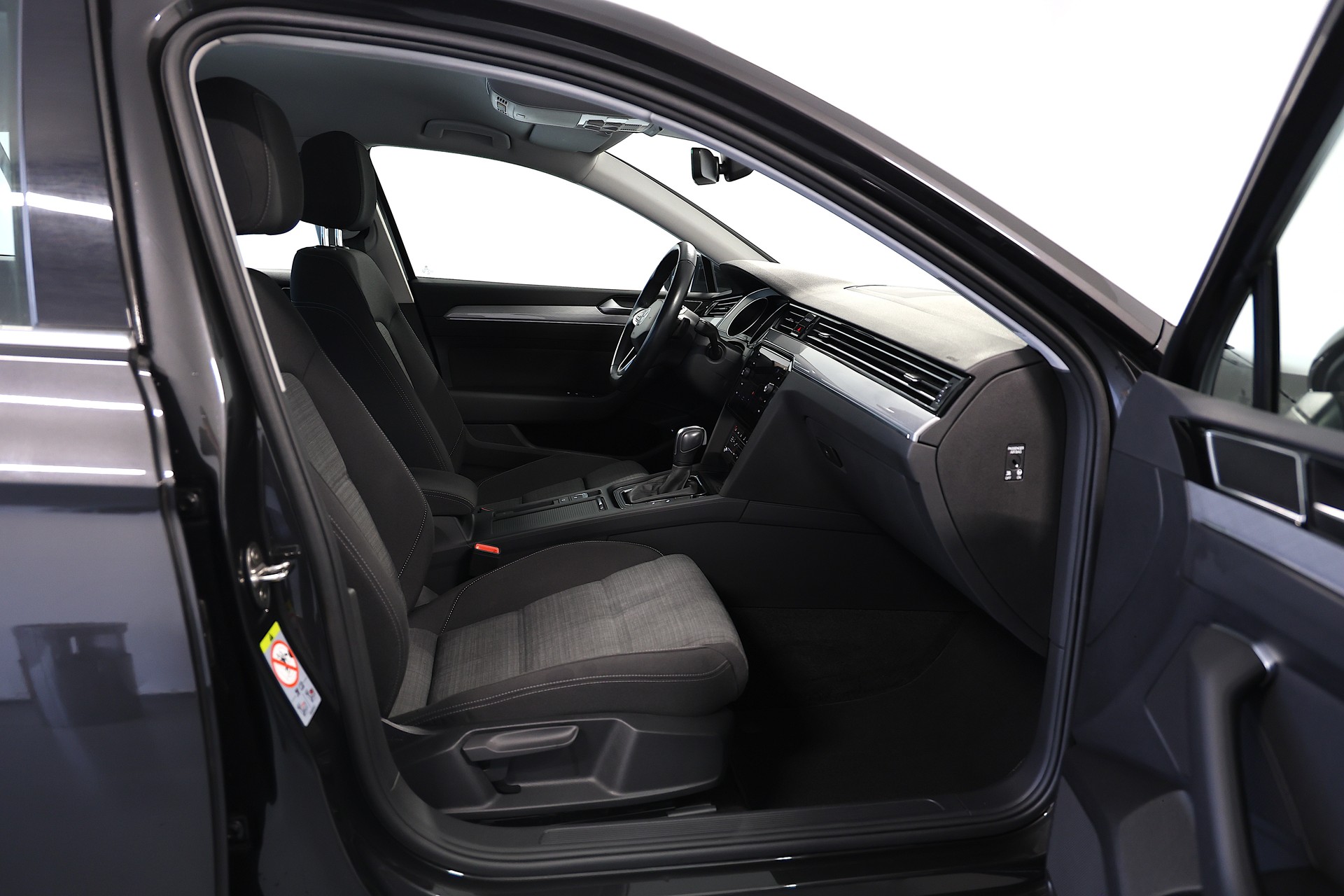 VW Passat Variant 2.0 TDI 150 Business DSG-image-11