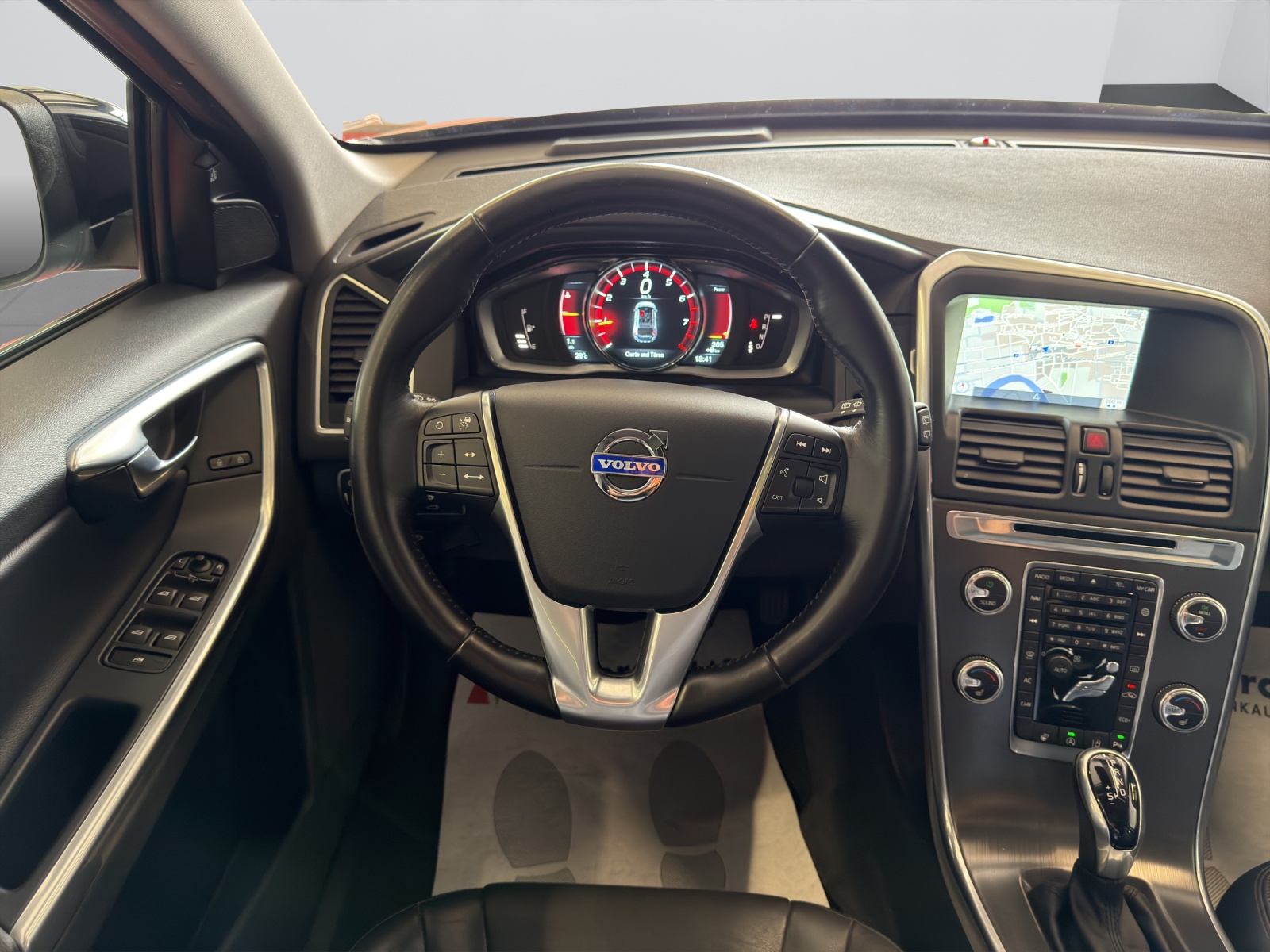 VOLVO XC60 T5 Summum Geartronic-image-15
