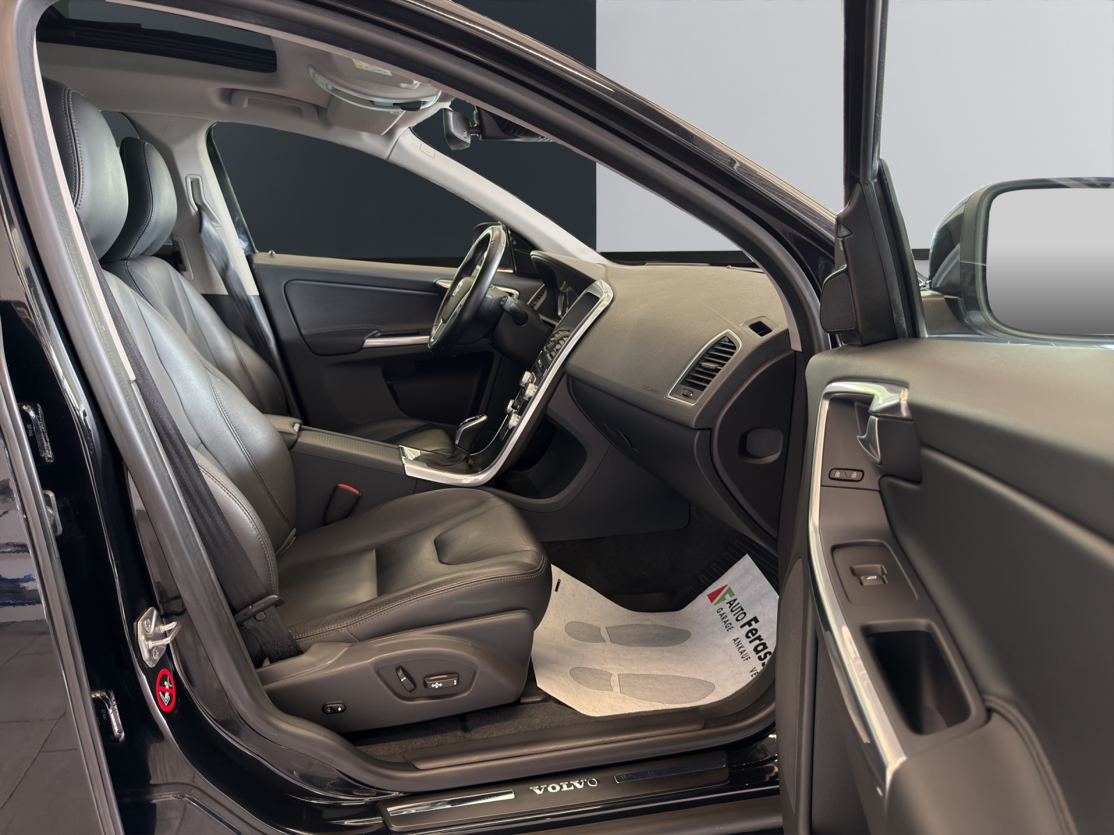 VOLVO XC60 T5 Summum Geartronic-image-17
