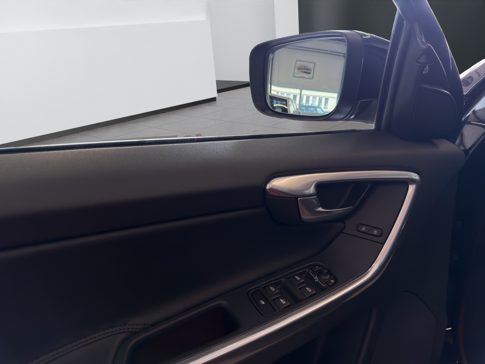 VOLVO XC60 T5 Summum Geartronic-image-21