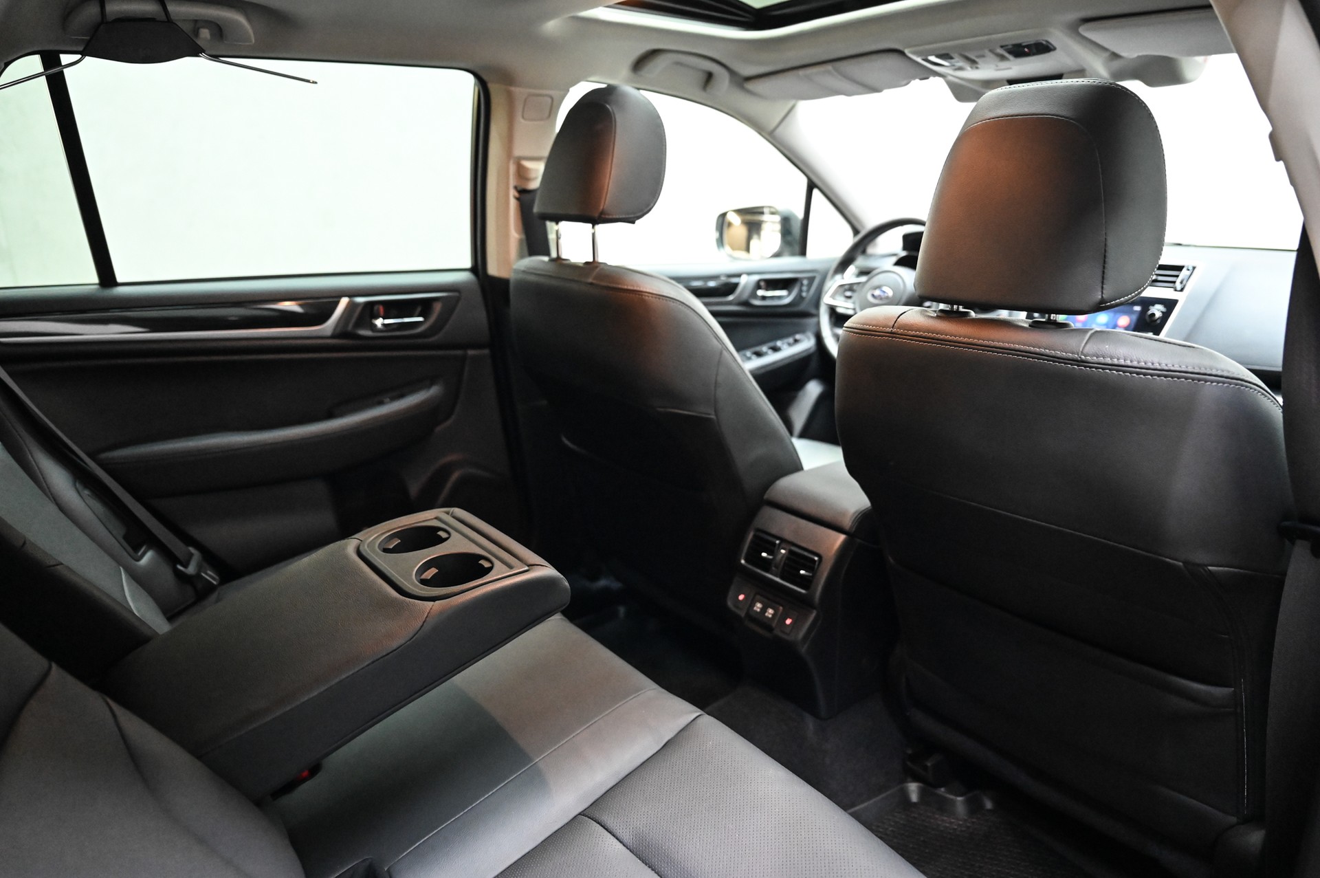 SUBARU Outback 2.5i Luxury-image-27