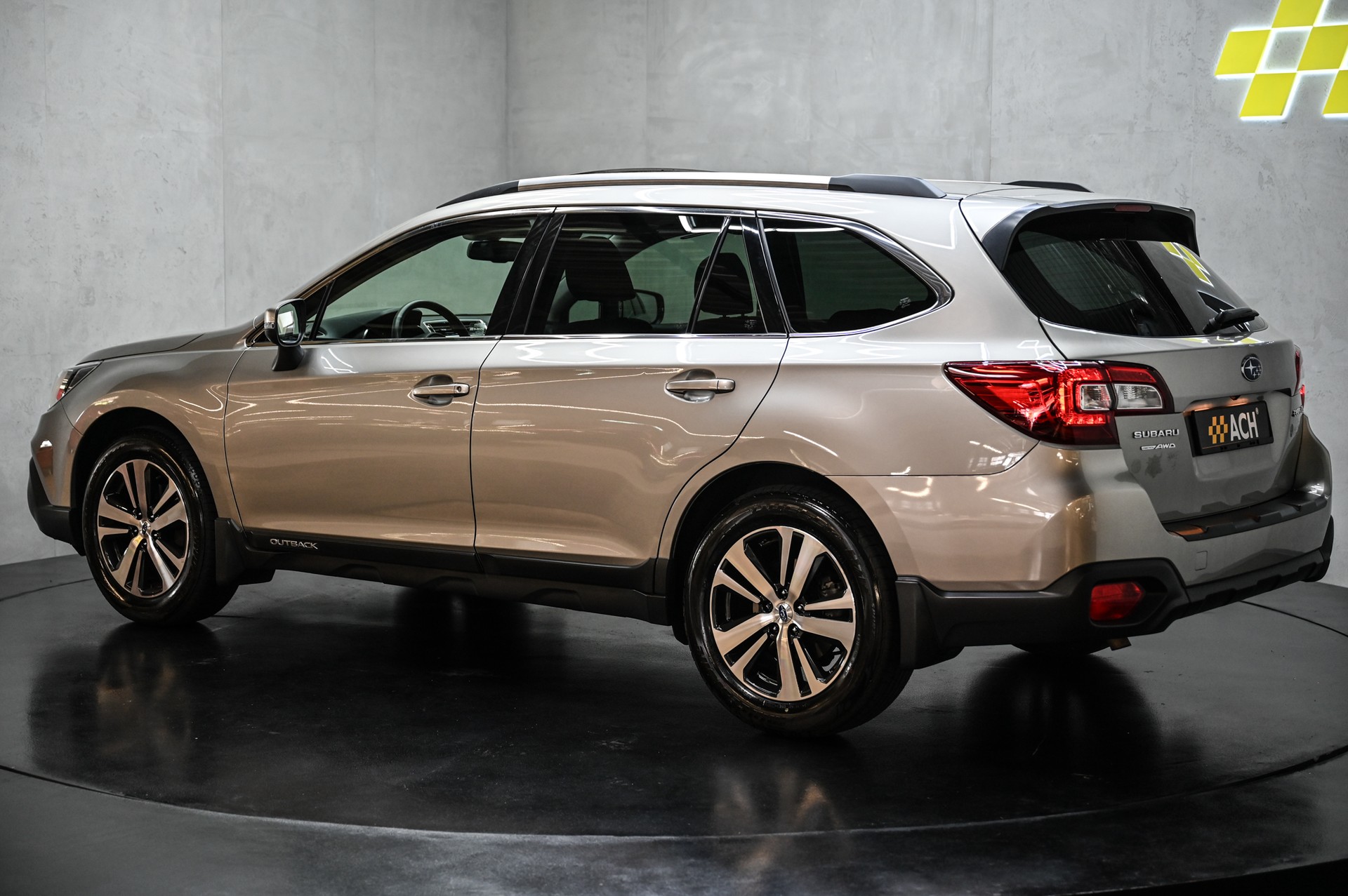 SUBARU Outback 2.5i Luxury-image-6