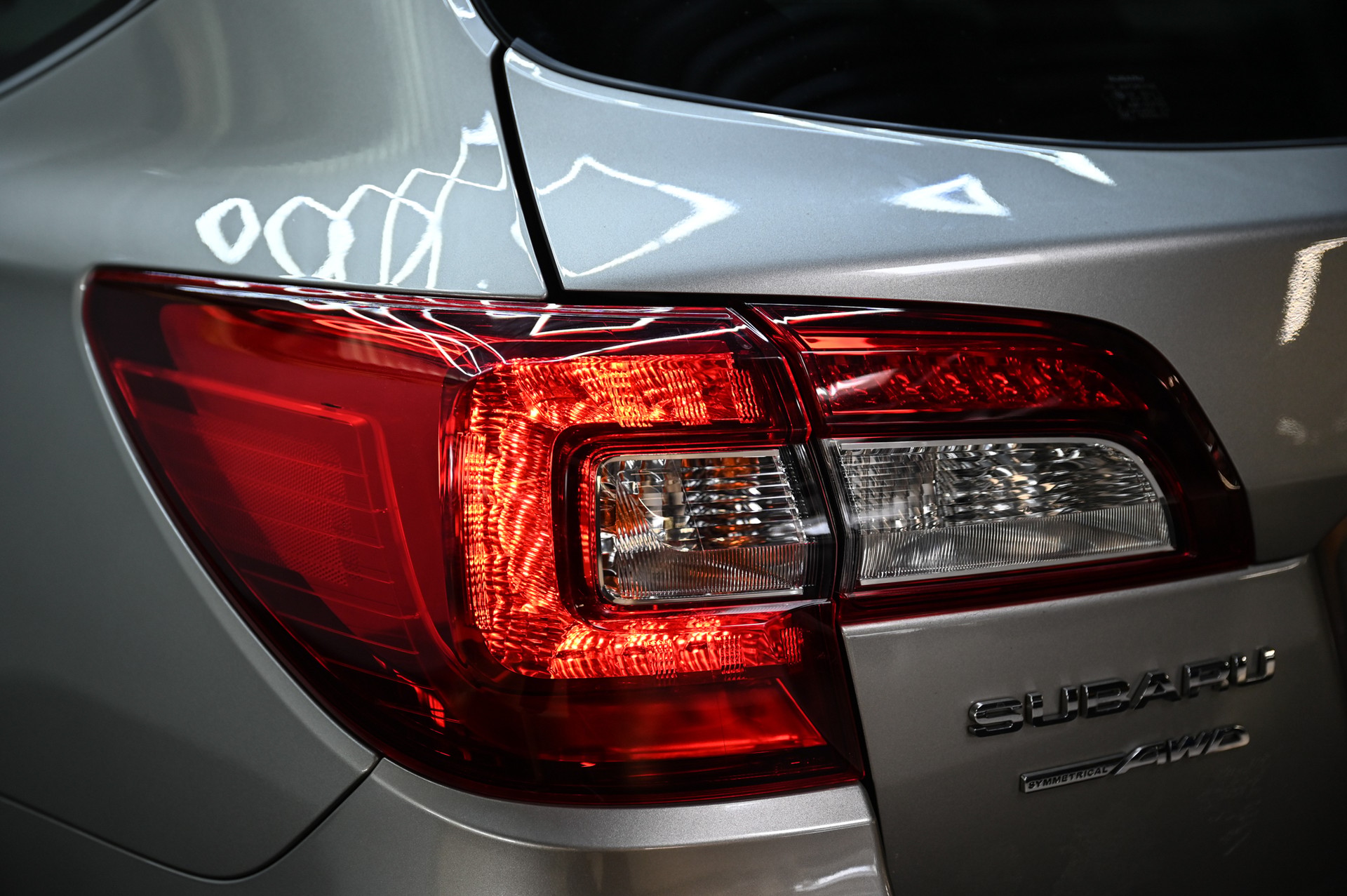 SUBARU Outback 2.5i Luxury-image-15