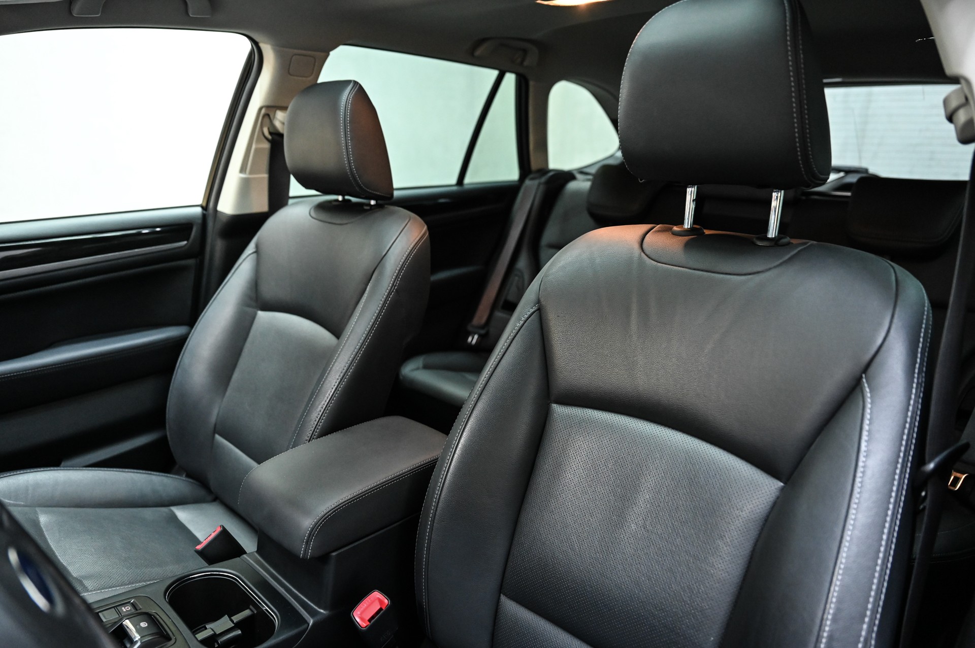 SUBARU Outback 2.5i Luxury-image-23