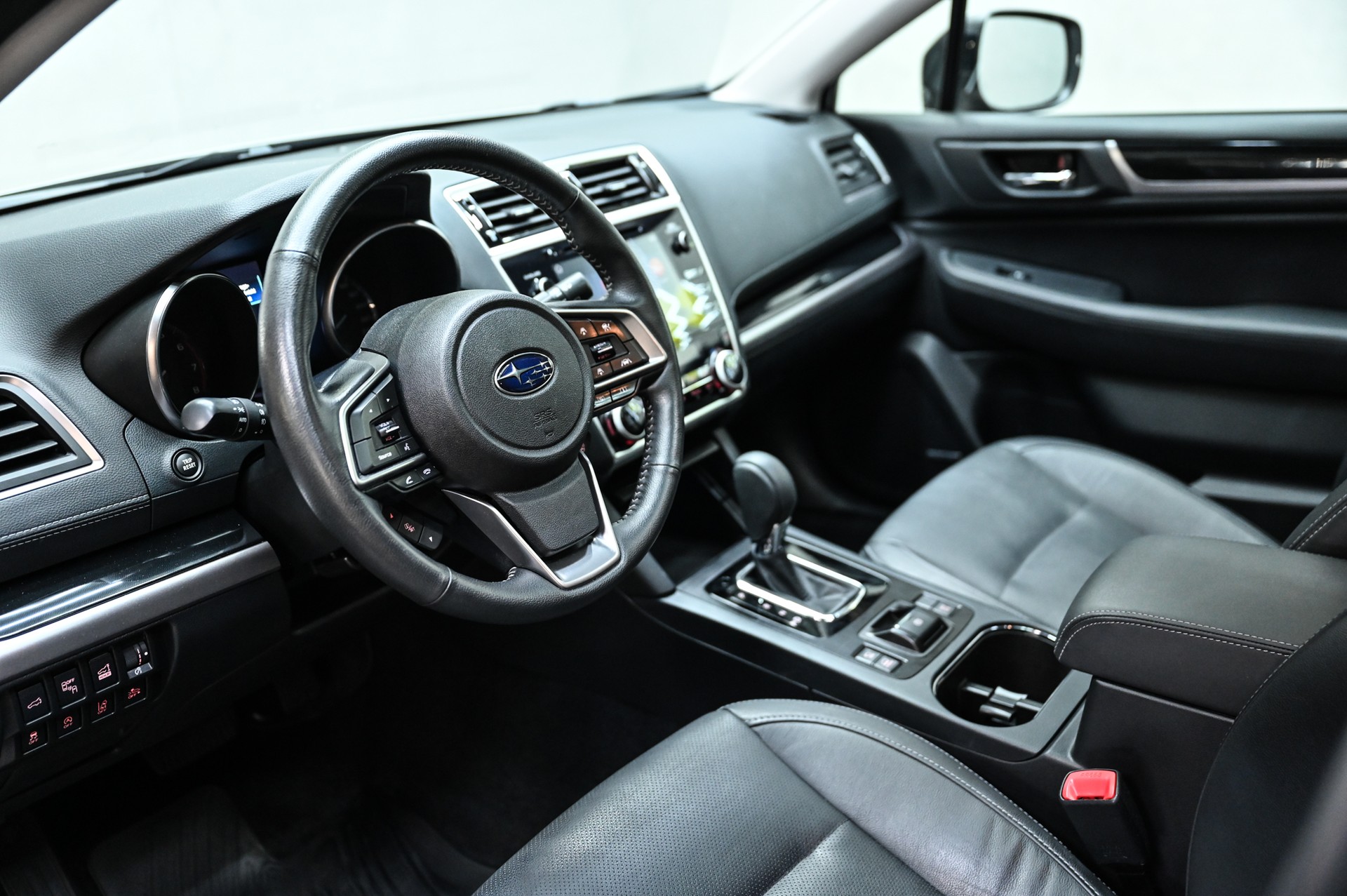 SUBARU Outback 2.5i Luxury-image-17