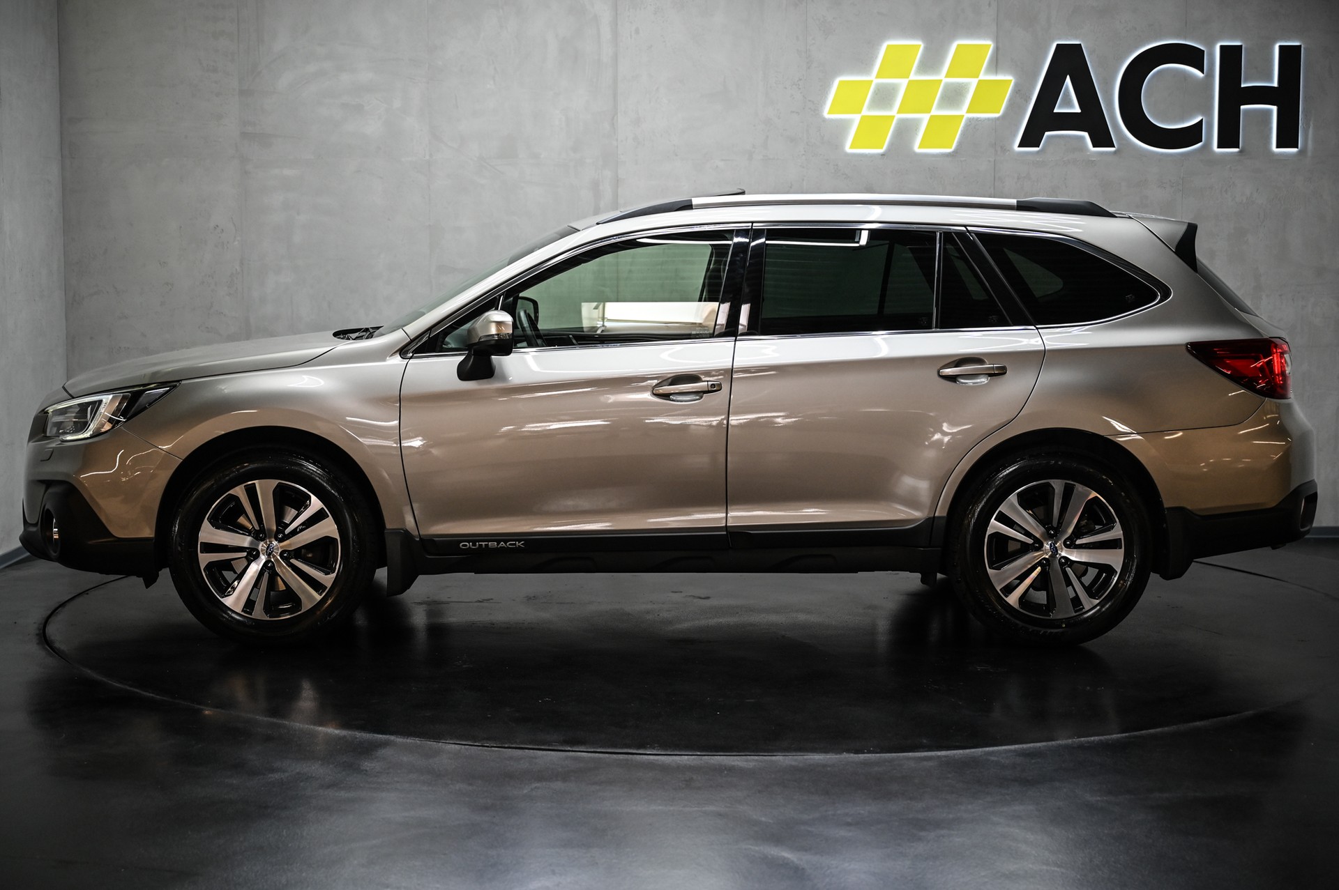 SUBARU Outback 2.5i Luxury-image-7