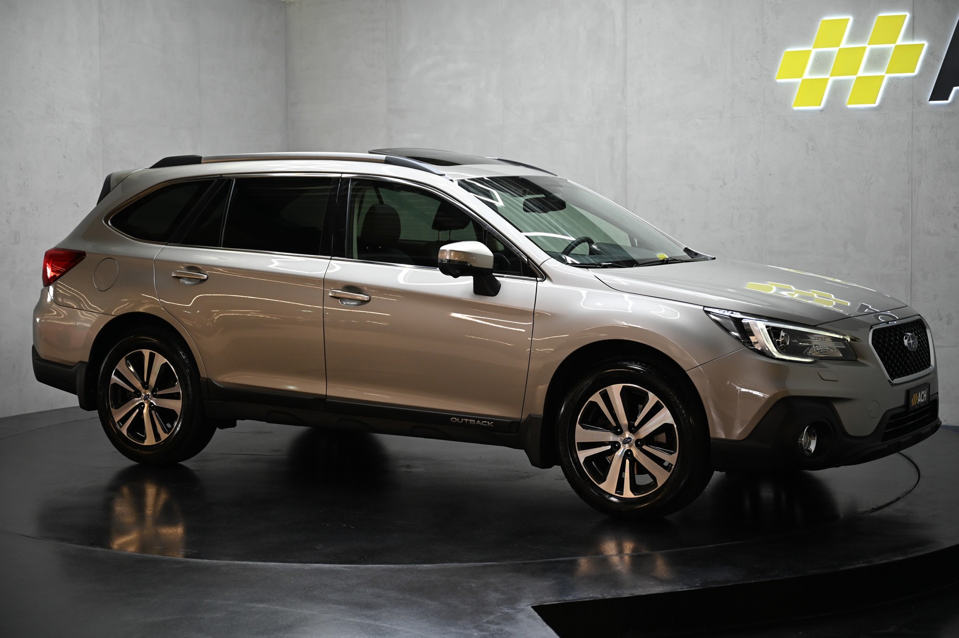 SUBARU Outback 2.5i Luxury-image-9