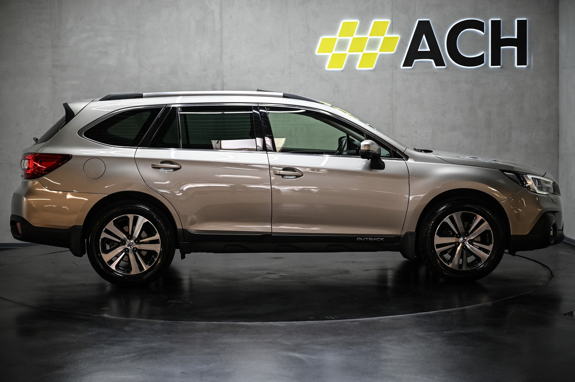 SUBARU Outback 2.5i Luxury-image-10