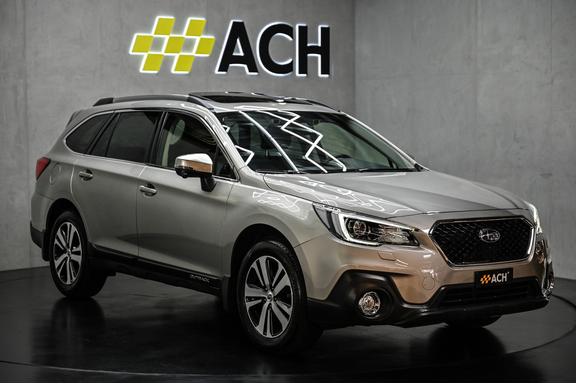 SUBARU Outback 2.5i Luxury-image-0