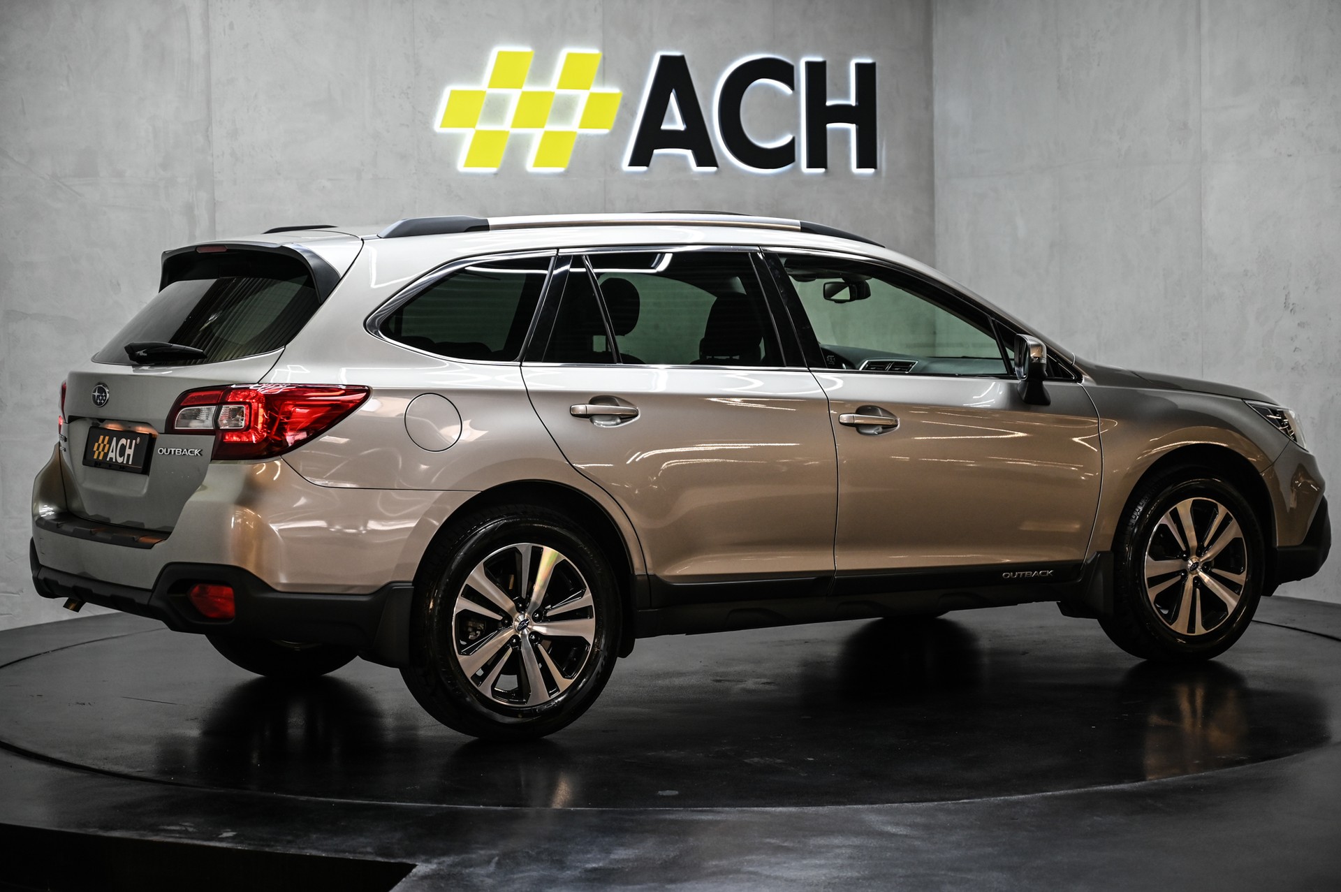 SUBARU Outback 2.5i Luxury-image-11