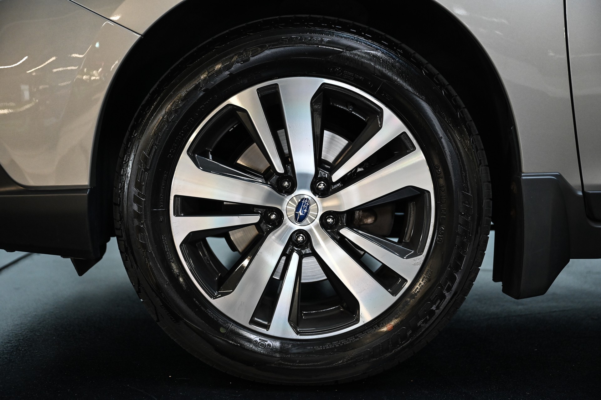 SUBARU Outback 2.5i Luxury-image-16