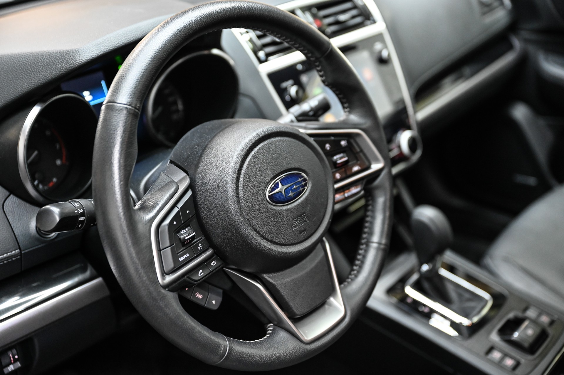 SUBARU Outback 2.5i Luxury-image-19
