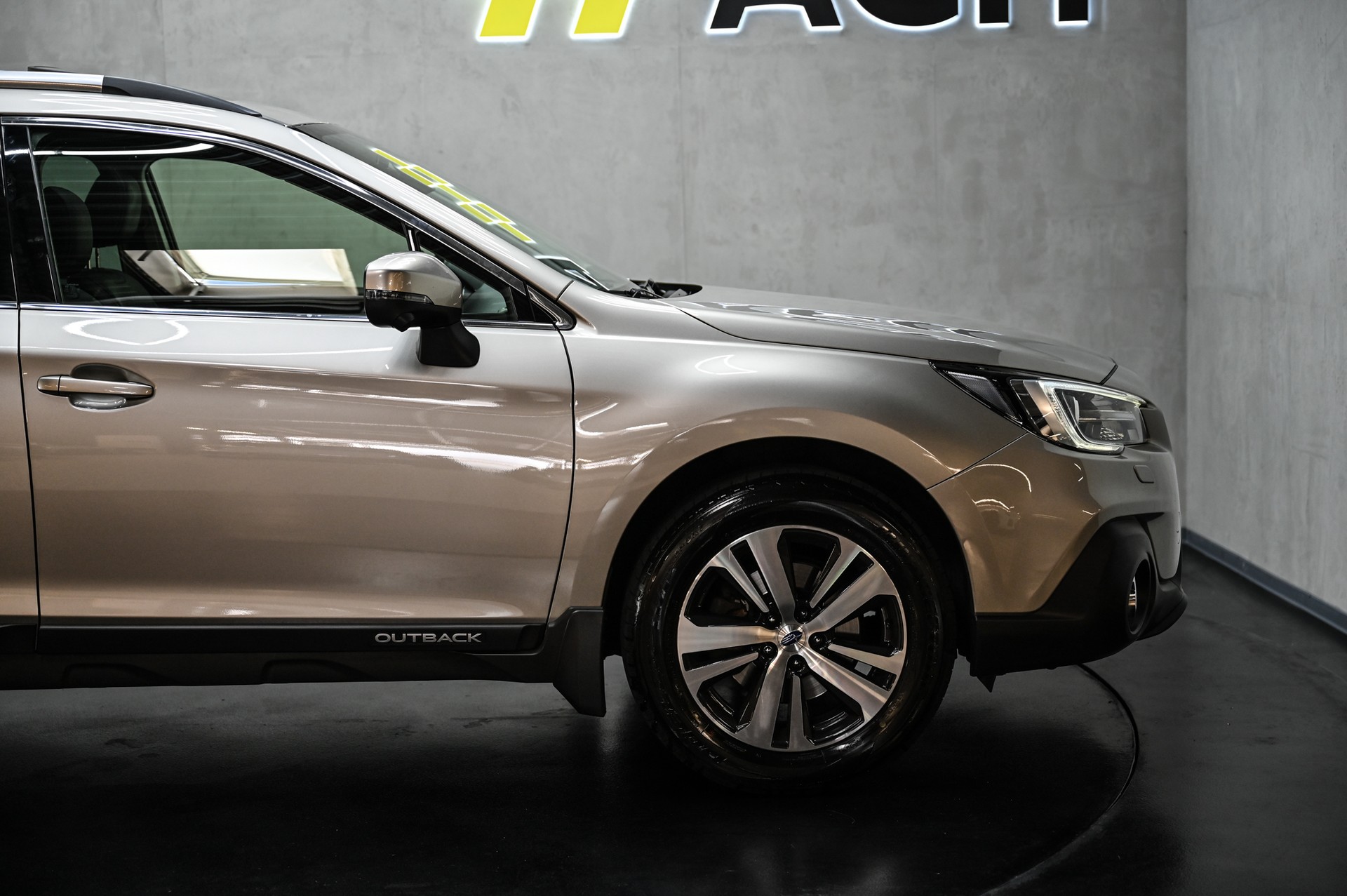 SUBARU Outback 2.5i Luxury-image-13