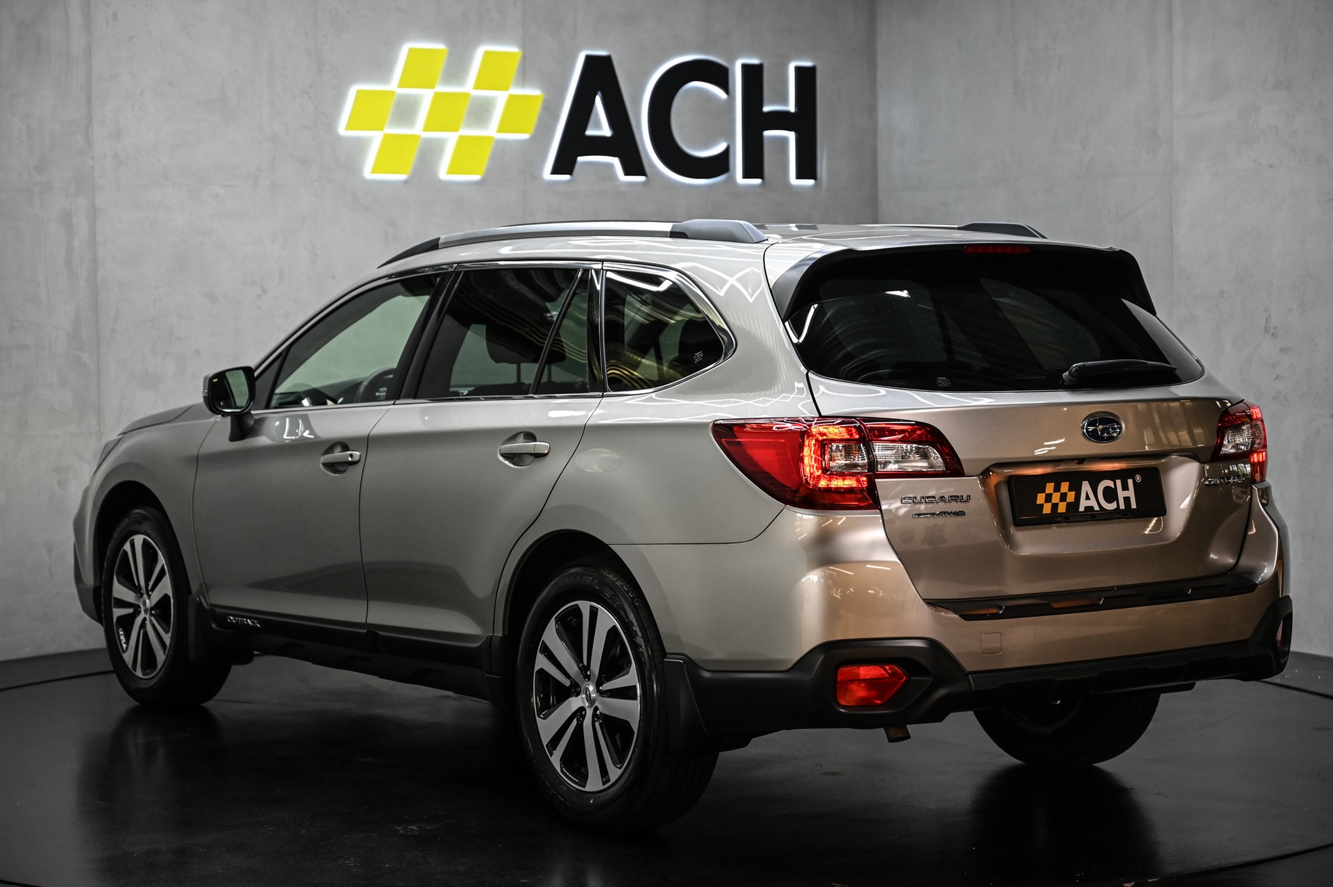 SUBARU Outback 2.5i Luxury-image-3