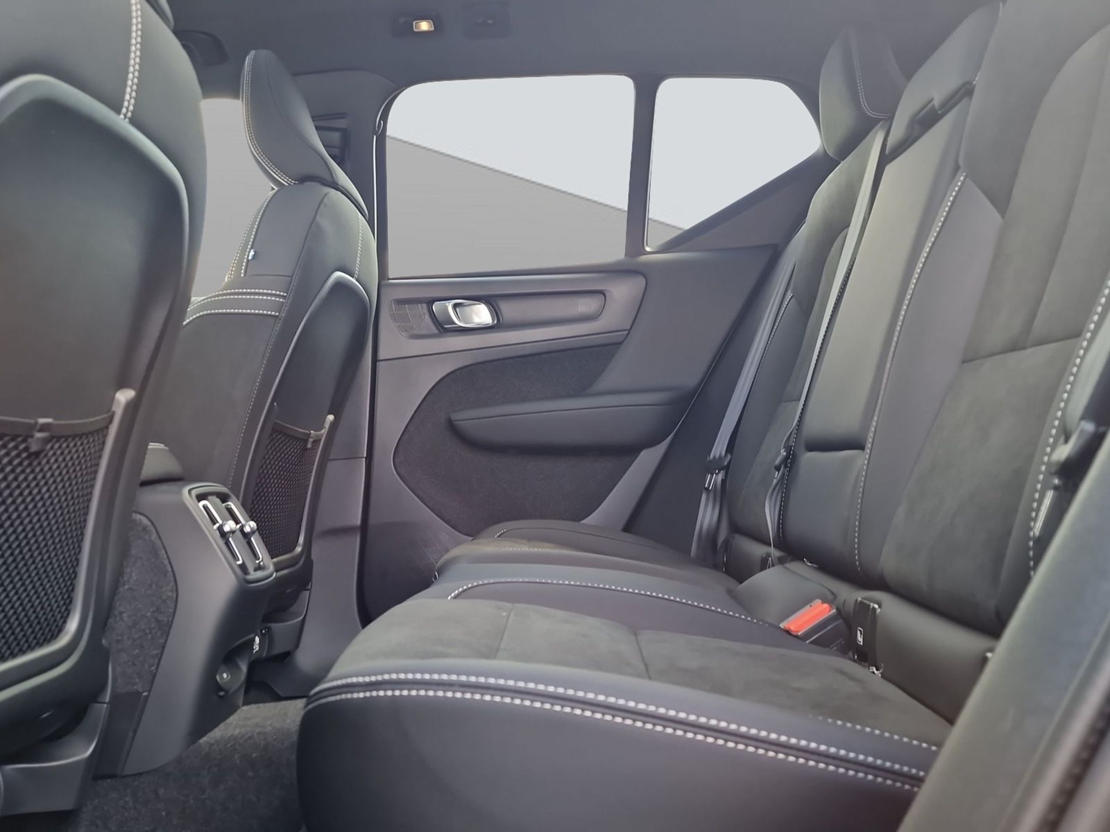 VOLVO XC40 P8 Twin Ultimate AWD-image-13