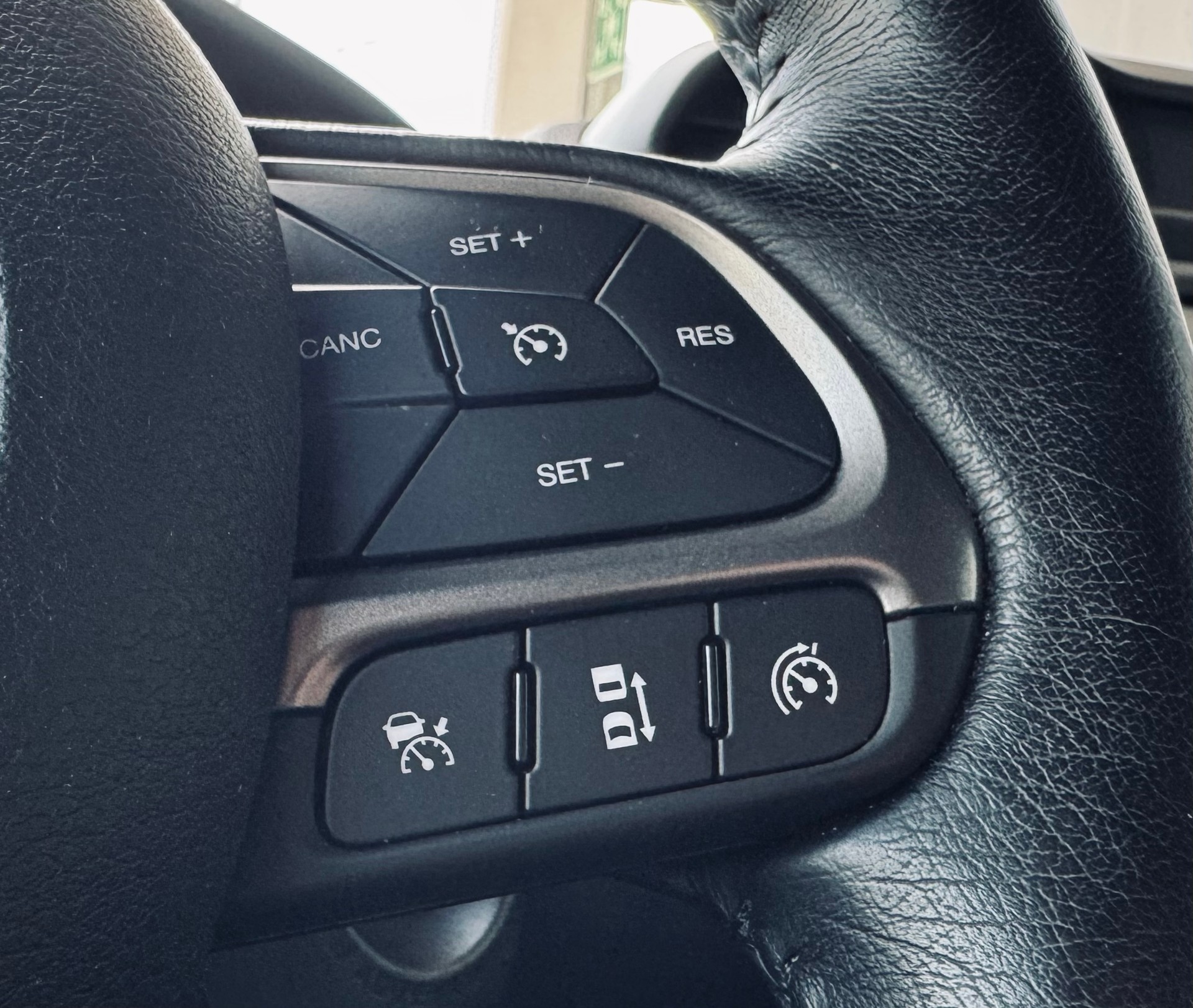JEEP Renegade 1.3 T PHEV S AWD-image-14