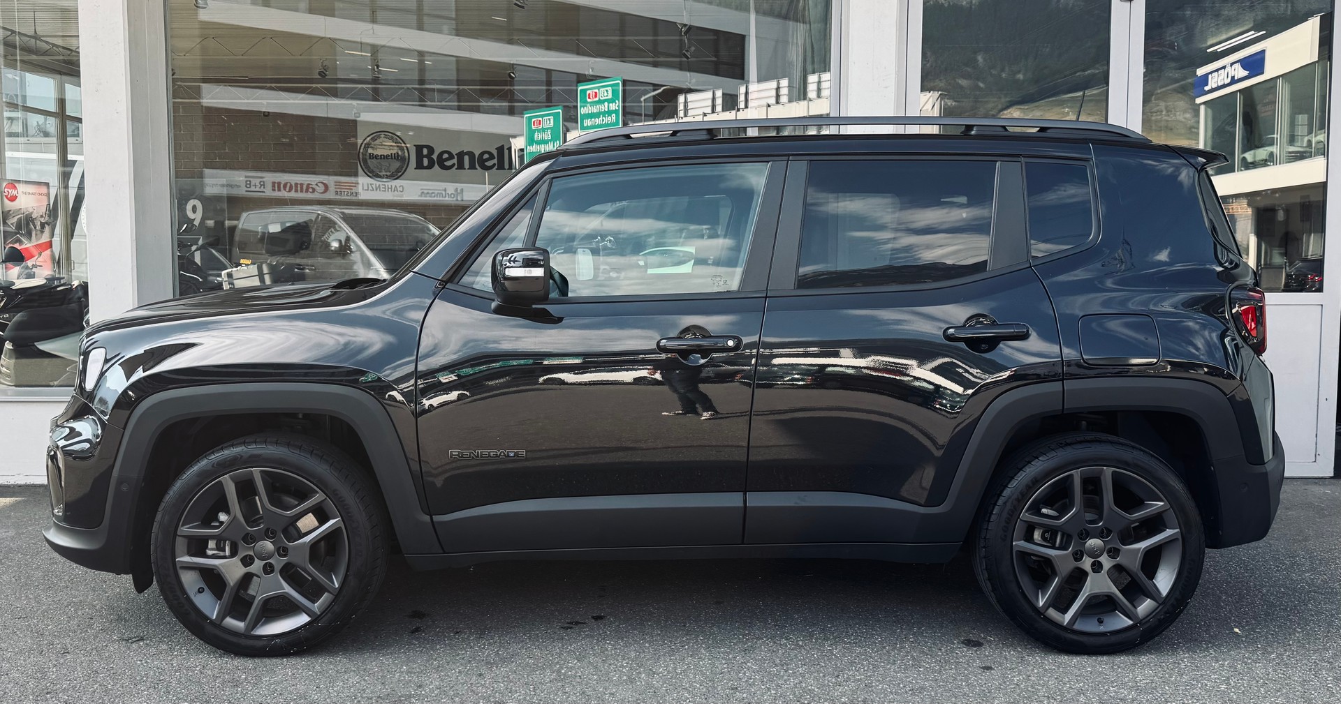 JEEP Renegade 1.3 T PHEV S AWD-image-2