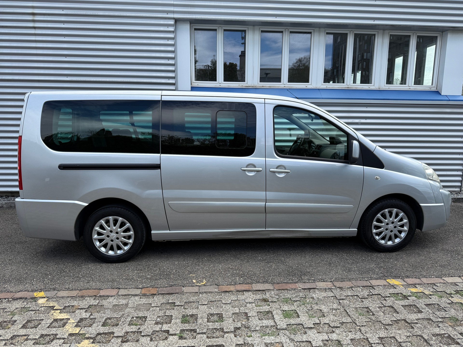 PEUGEOT Expert Tepee 2.0 HDi Premium L2-image-15