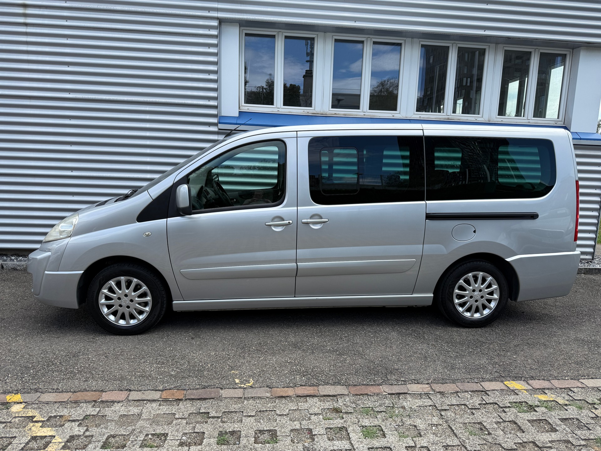 PEUGEOT Expert Tepee 2.0 HDi Premium L2-image-2