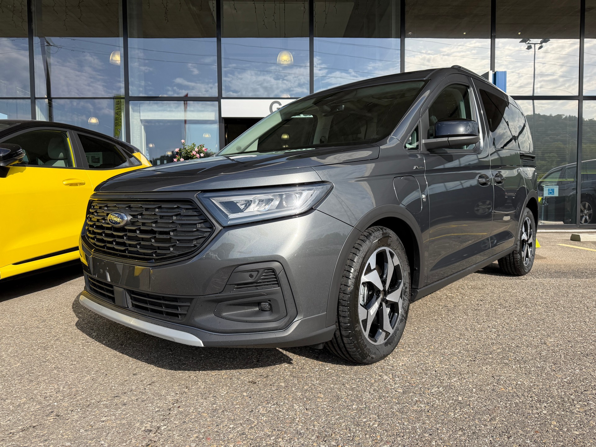 FORD Tourneo Connect 1.5 PHEV Active Automat-image-0