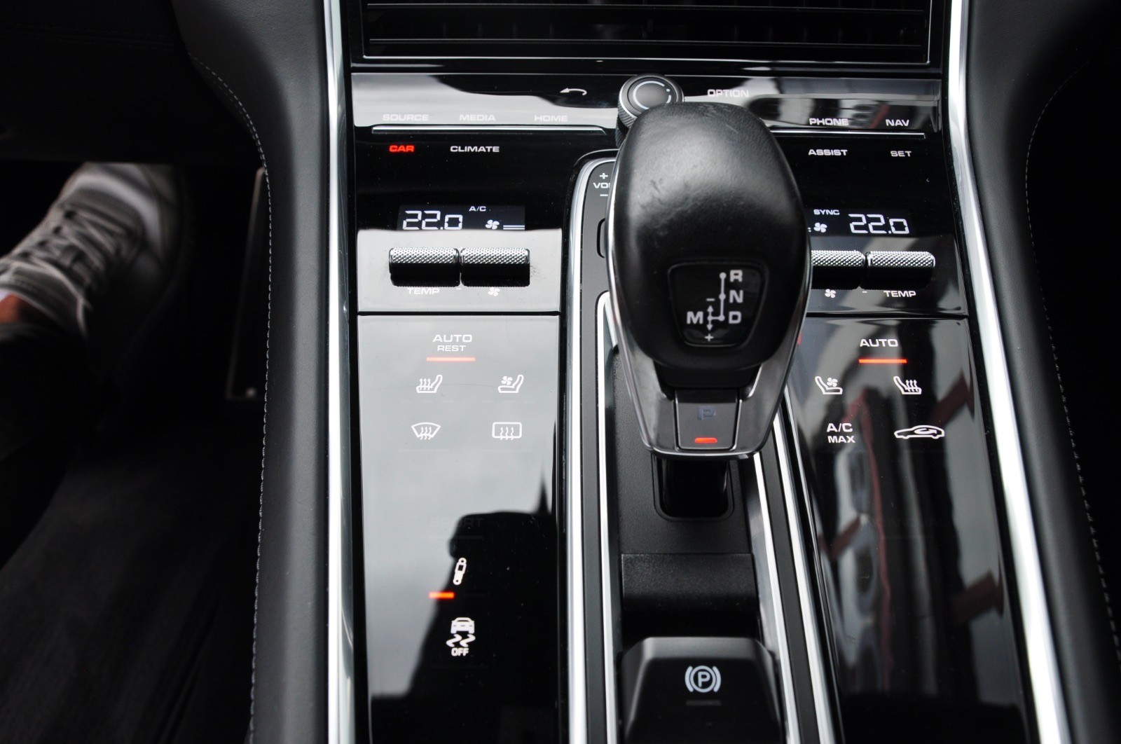 PORSCHE Panamera Turbo PDK-image-15