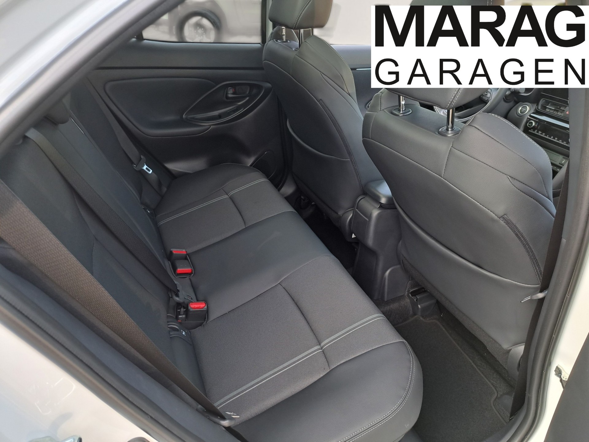 TOYOTA Yaris Cross 1.5 Premium AWDi e-CVT-image-5
