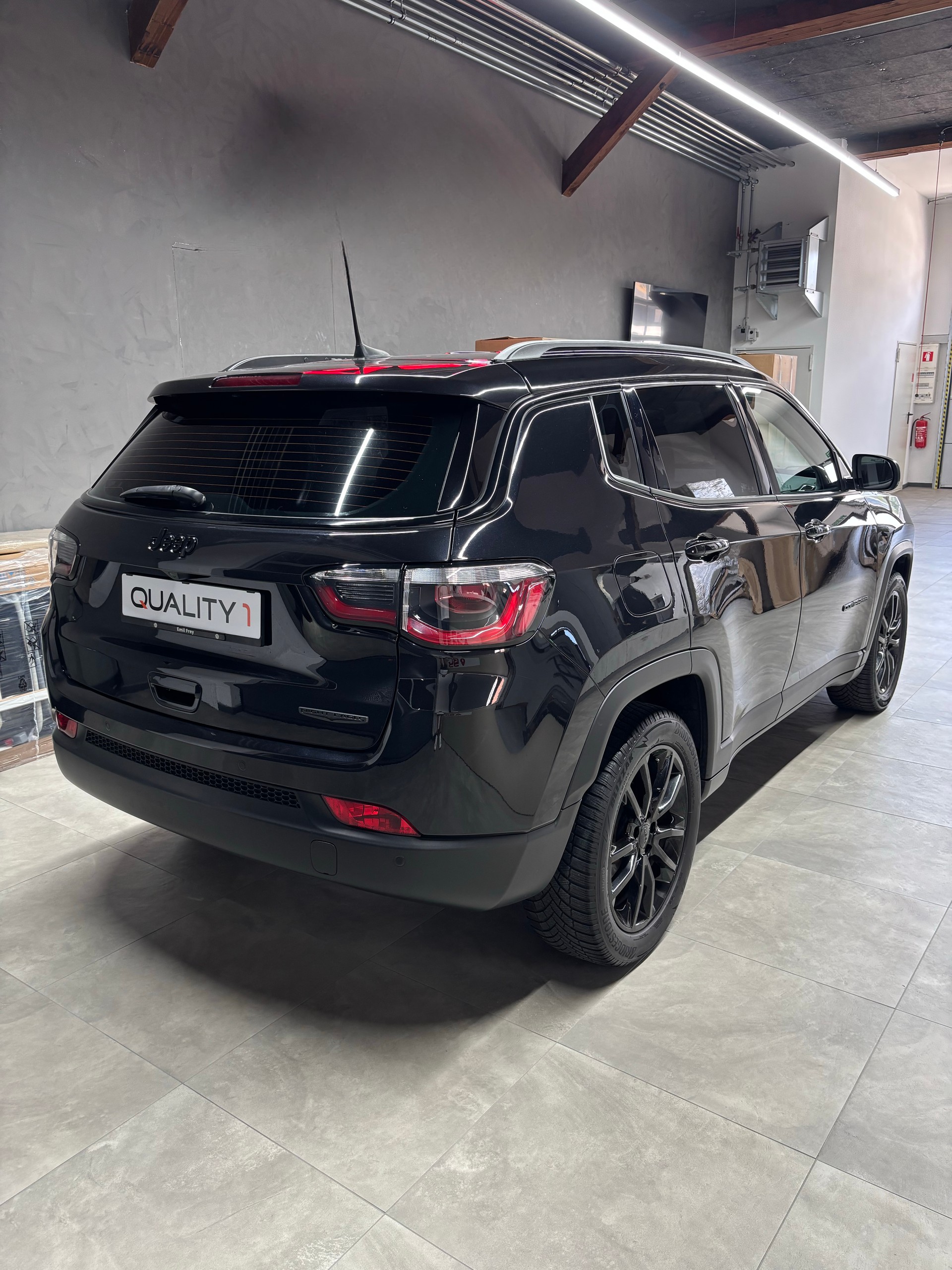 JEEP Compass 4x2 1.3 Turbo Night Eagle DKG-image-3