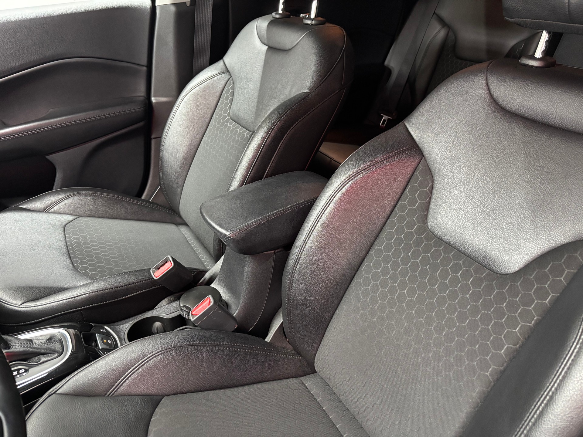 JEEP Compass 4x2 1.3 Turbo Night Eagle DKG-image-6