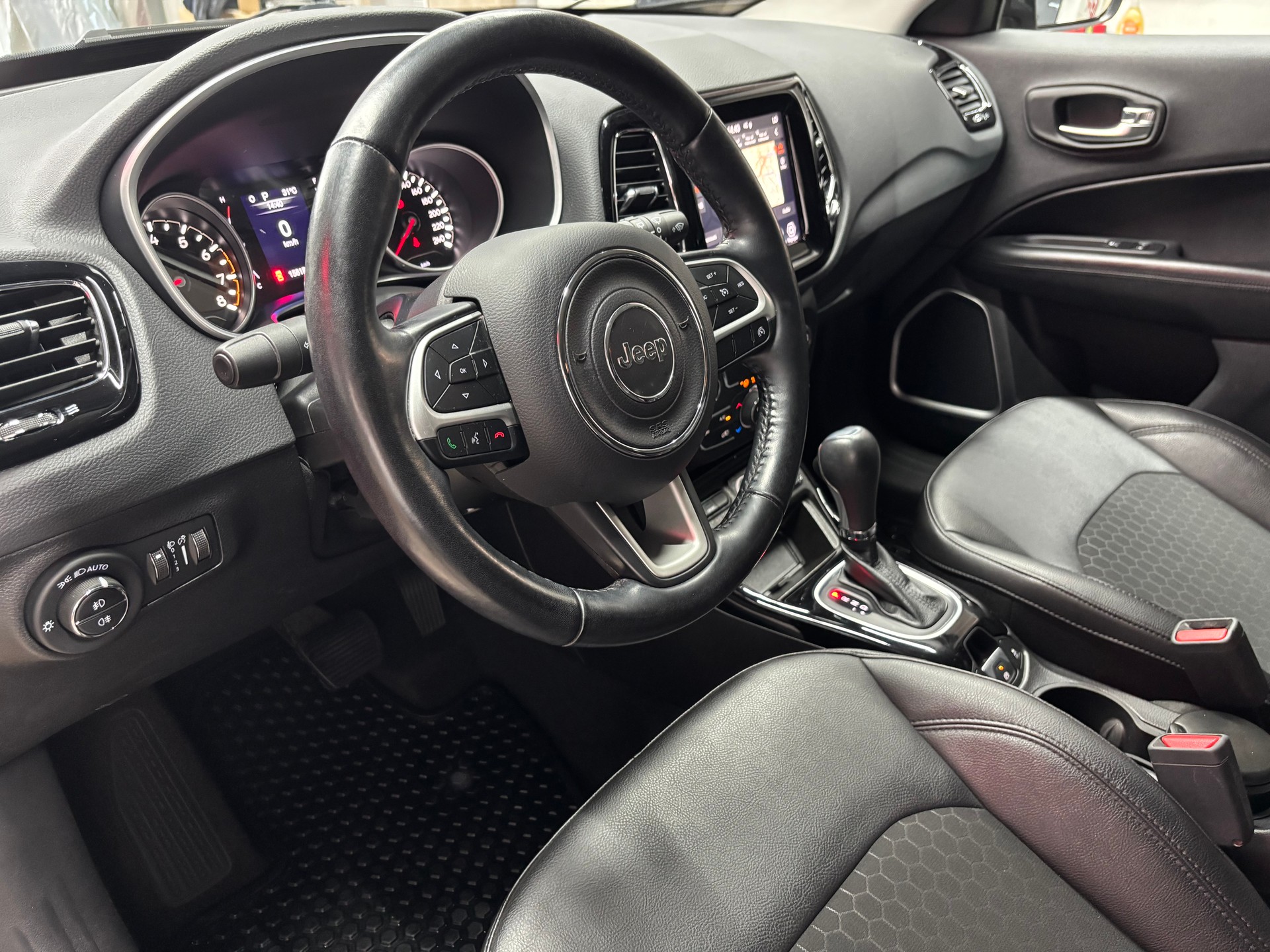 JEEP Compass 4x2 1.3 Turbo Night Eagle DKG-image-5