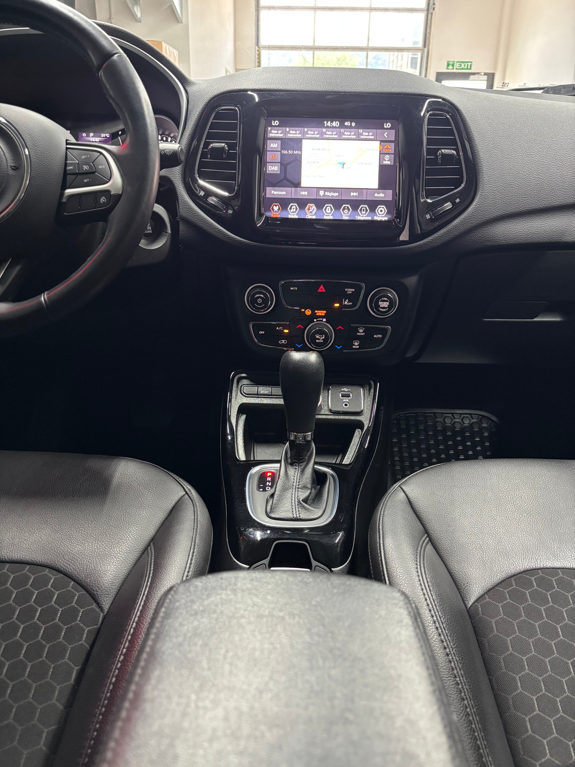 JEEP Compass 4x2 1.3 Turbo Night Eagle DKG-image-13