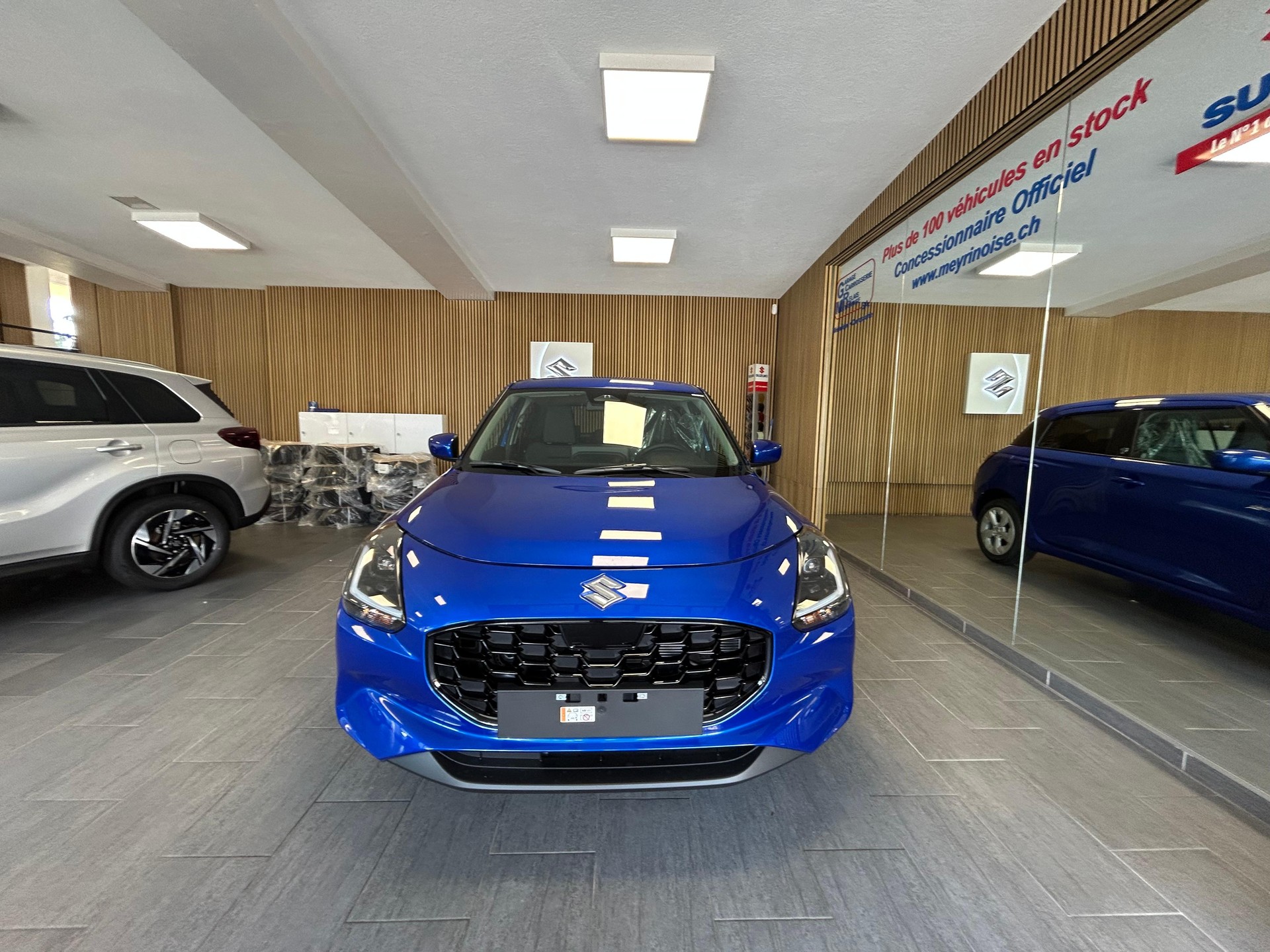 SUZUKI Swift 1.2 Piz Sulai Hybrid 4x4 4 ROUES HIVER OFFERT-image-2