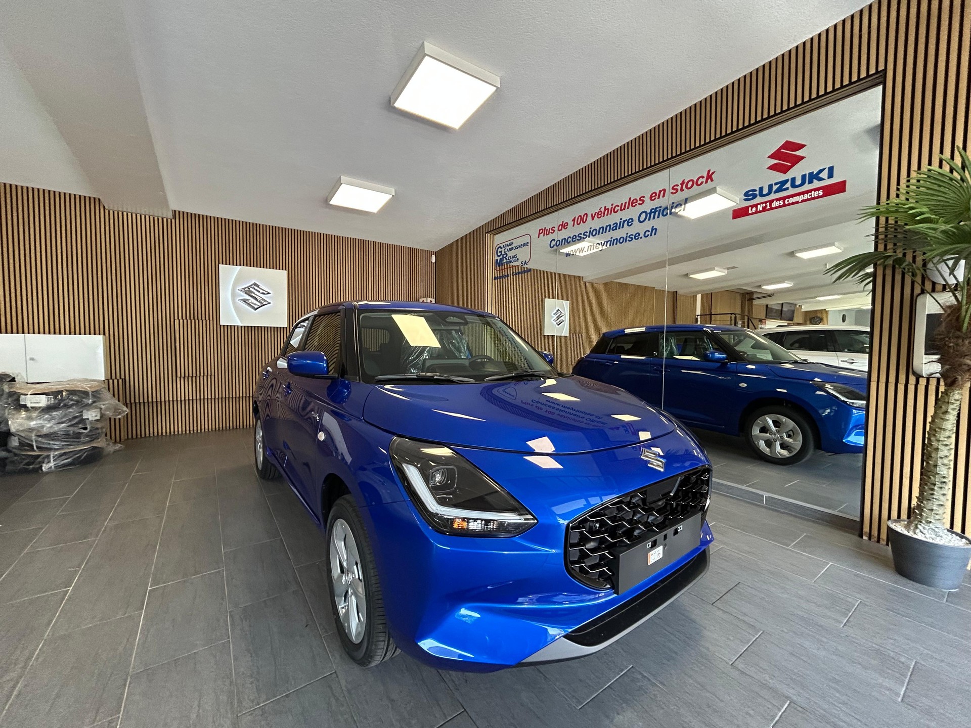 SUZUKI Swift 1.2 Piz Sulai Hybrid 4x4 4 ROUES HIVER OFFERT-image-1