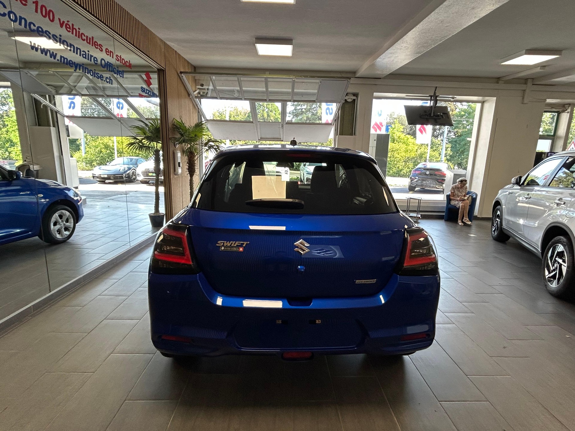 SUZUKI Swift 1.2 Piz Sulai Hybrid 4x4 4 ROUES HIVER OFFERT-image-5