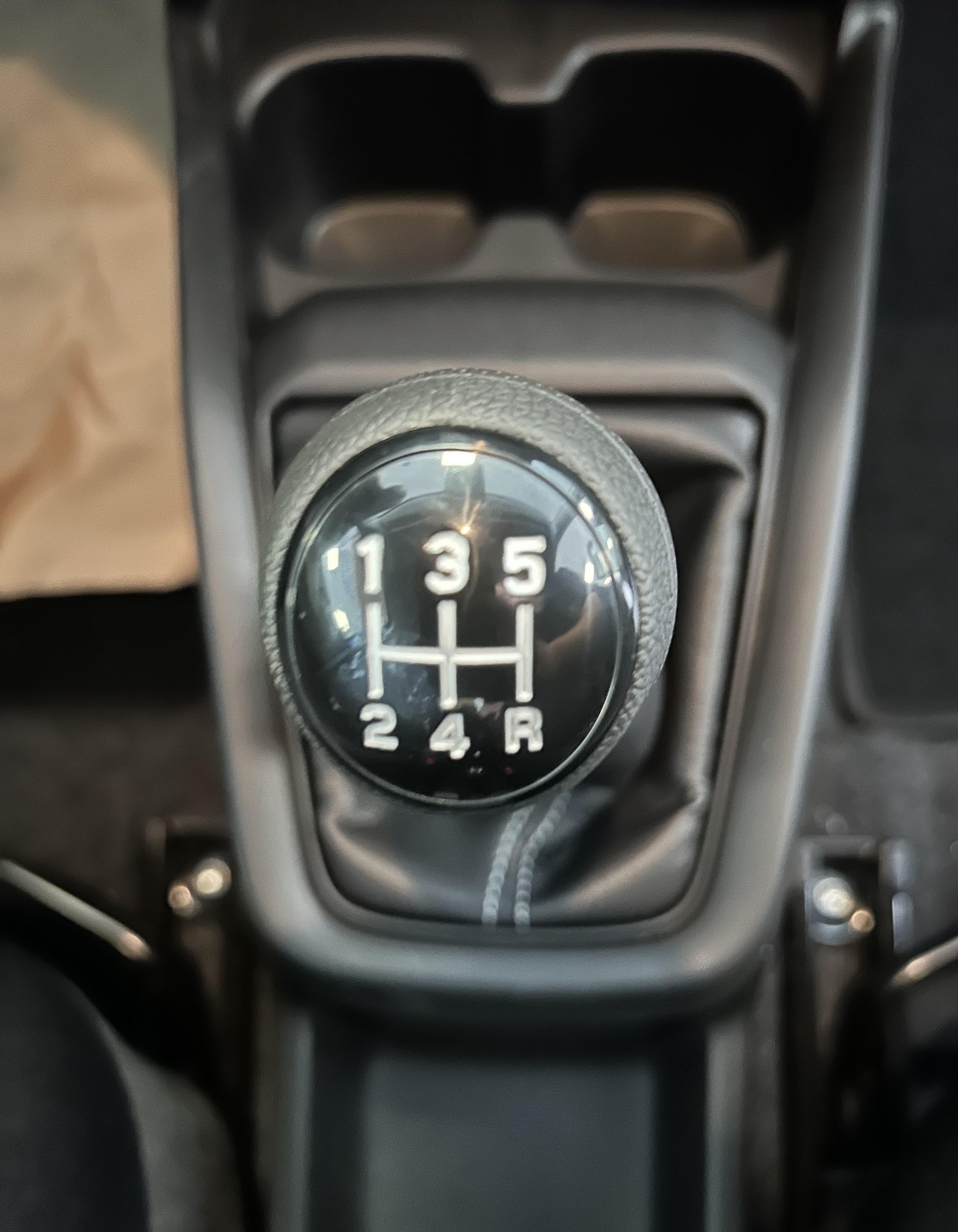SUZUKI Swift 1.2 Piz Sulai Hybrid 4x4 4 ROUES HIVER OFFERT-image-9