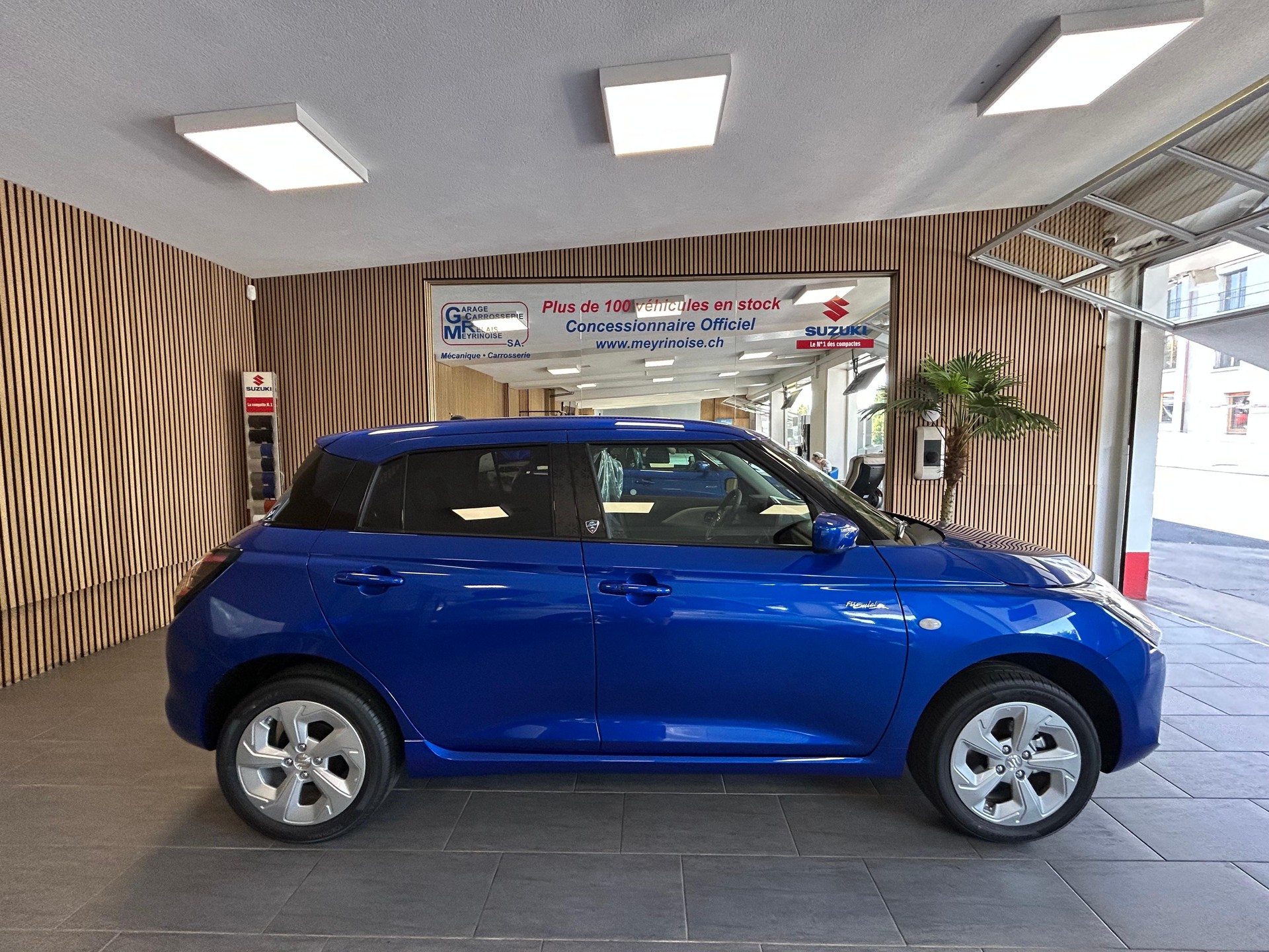 SUZUKI Swift 1.2 Piz Sulai Hybrid 4x4 4 ROUES HIVER OFFERT-image-0