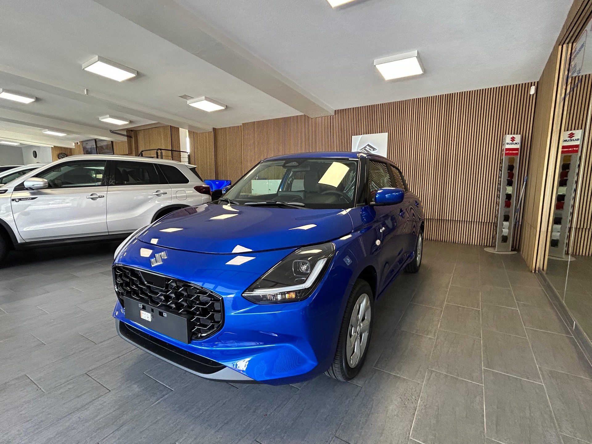 SUZUKI Swift 1.2 Piz Sulai Hybrid 4x4 4 ROUES HIVER OFFERT-image-3