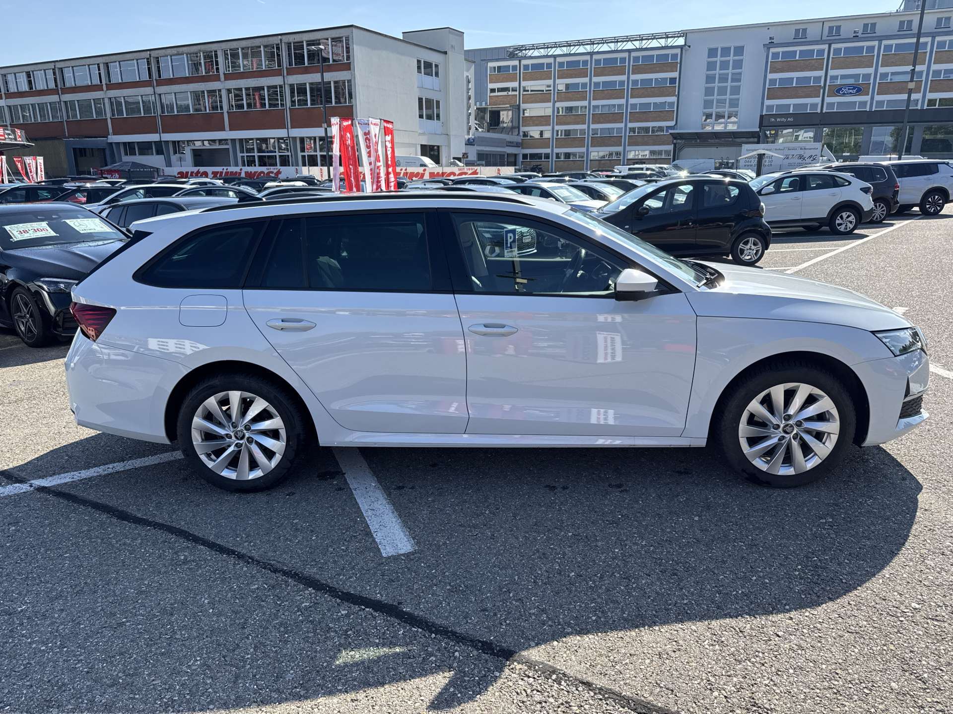 SKODA Octavia Combi 2.0 TDi Selection DSG-Automat-image-10
