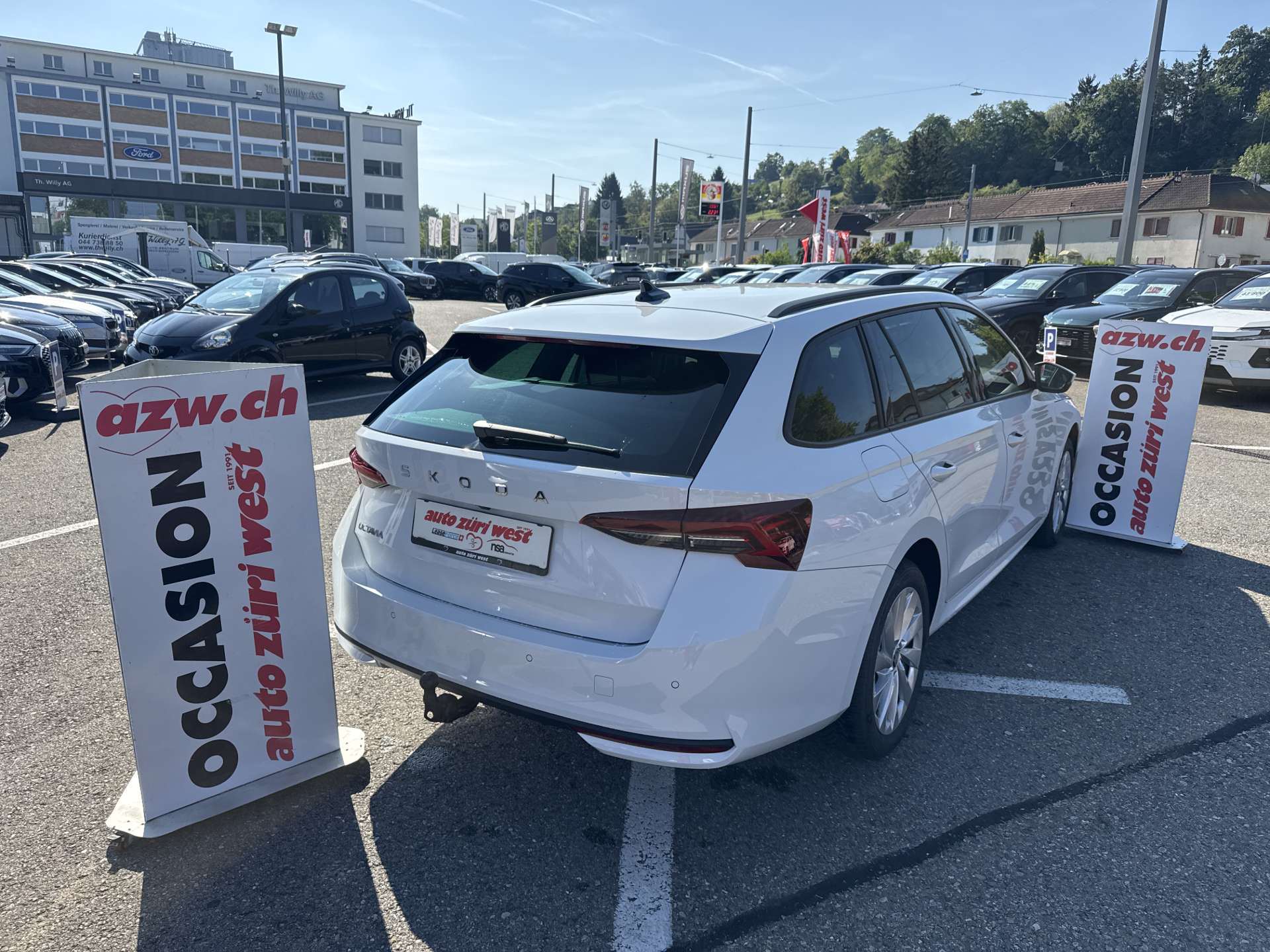 SKODA Octavia Combi 2.0 TDi Selection DSG-Automat-image-2