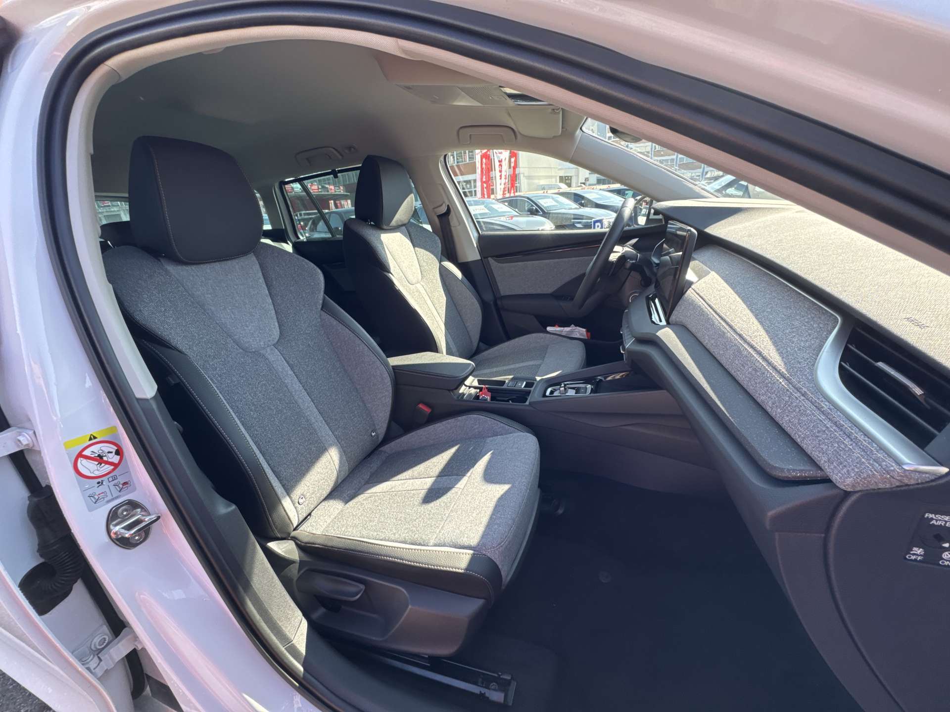 SKODA Octavia Combi 2.0 TDi Selection DSG-Automat-image-12